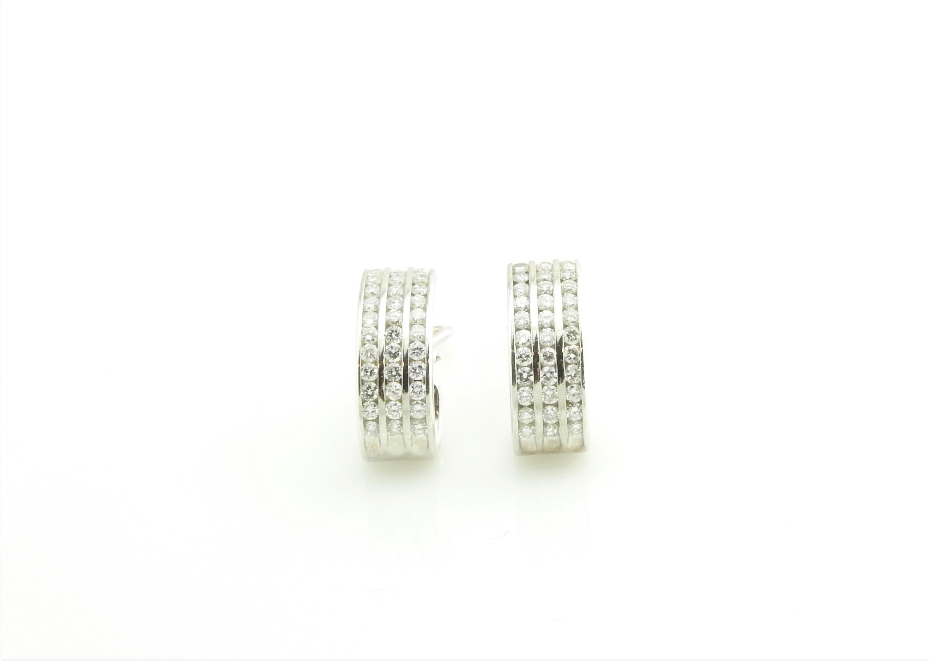 Vintage 14 Karat White Gold and Diamond Earrings

This lovely earrings each feature 33 round brilliant cut diamonds set in elegant 14K white gold. Hinged closures.

Approximate total diamond weight: 2 cts.

Diamond color: G-H

Diamond clarity: