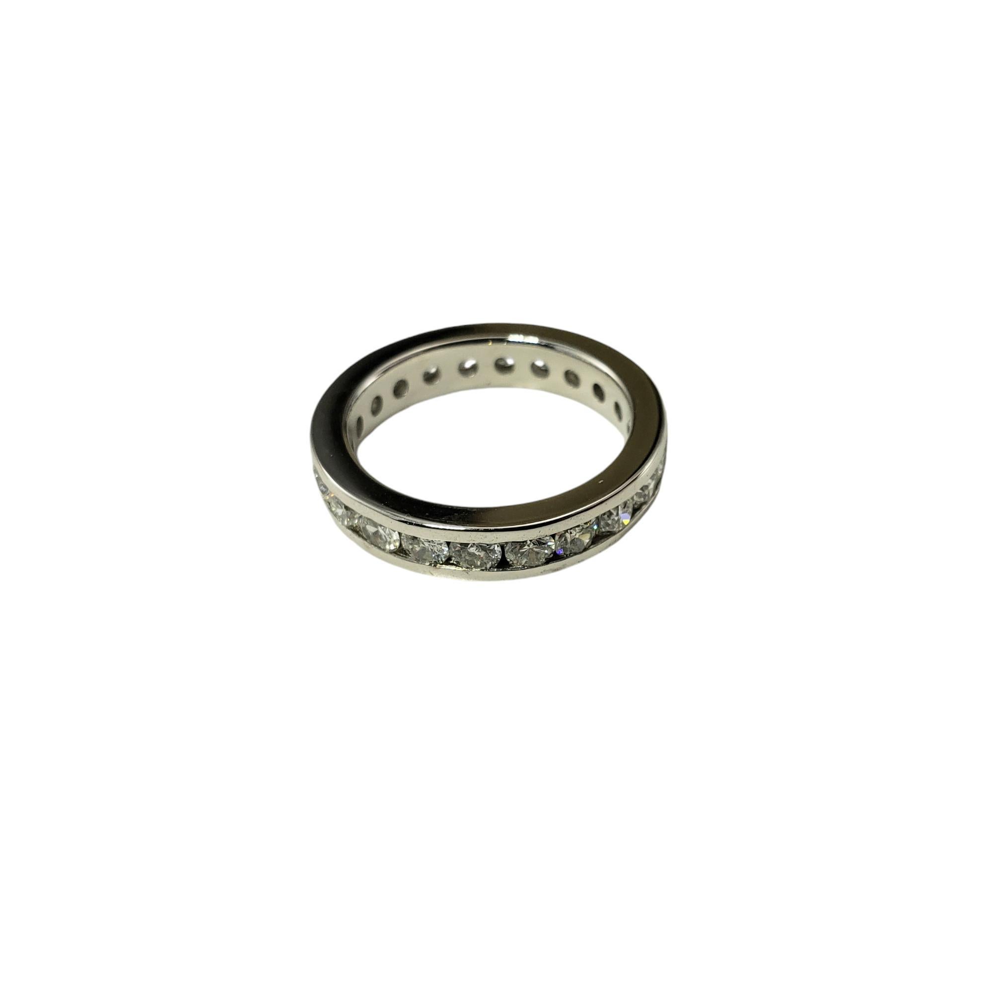 14 Karat Weißgold und Diamant Eternity-Ring Größe 6 #18853 im Angebot 5