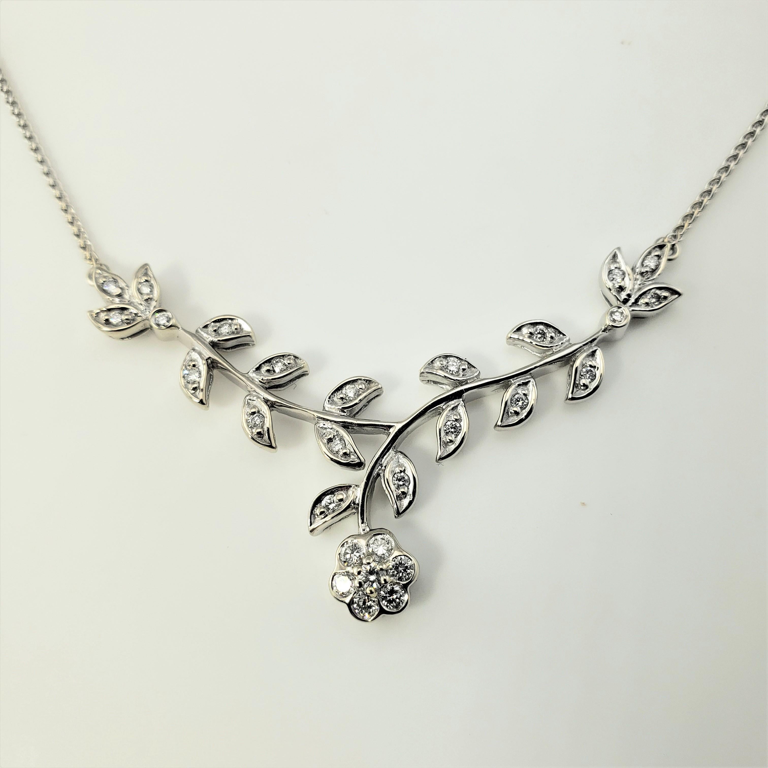 14 Karat White Gold and Diamond Floral Necklace In Good Condition For Sale In Washington Depot, CT