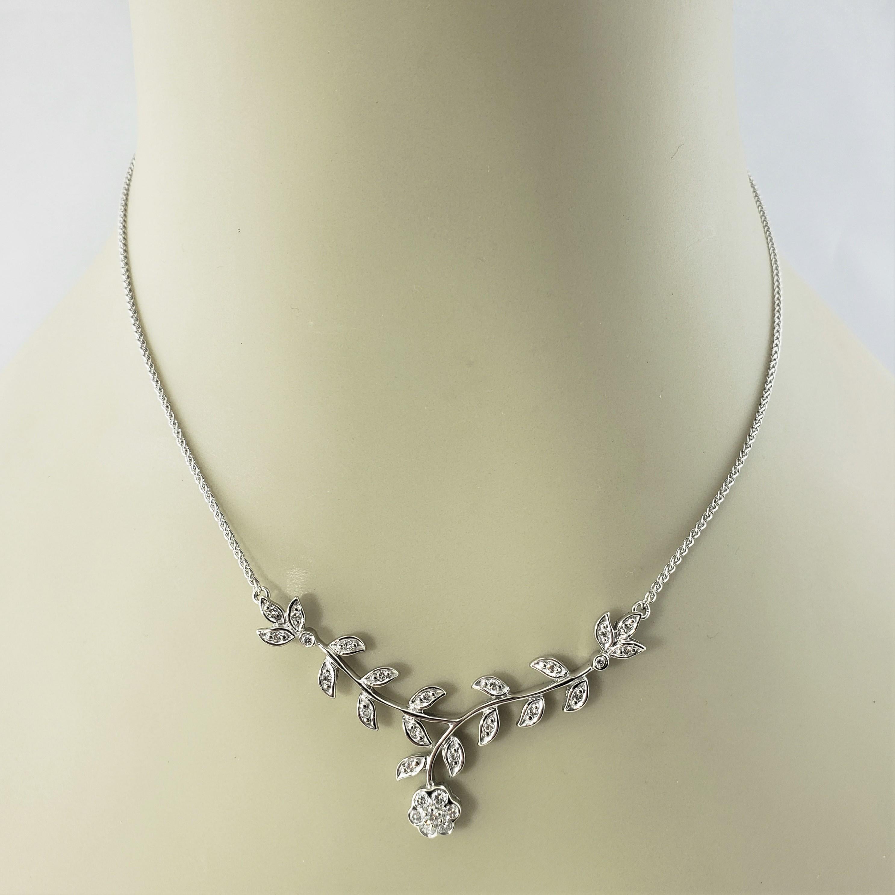 14 Karat White Gold and Diamond Floral Necklace For Sale 1