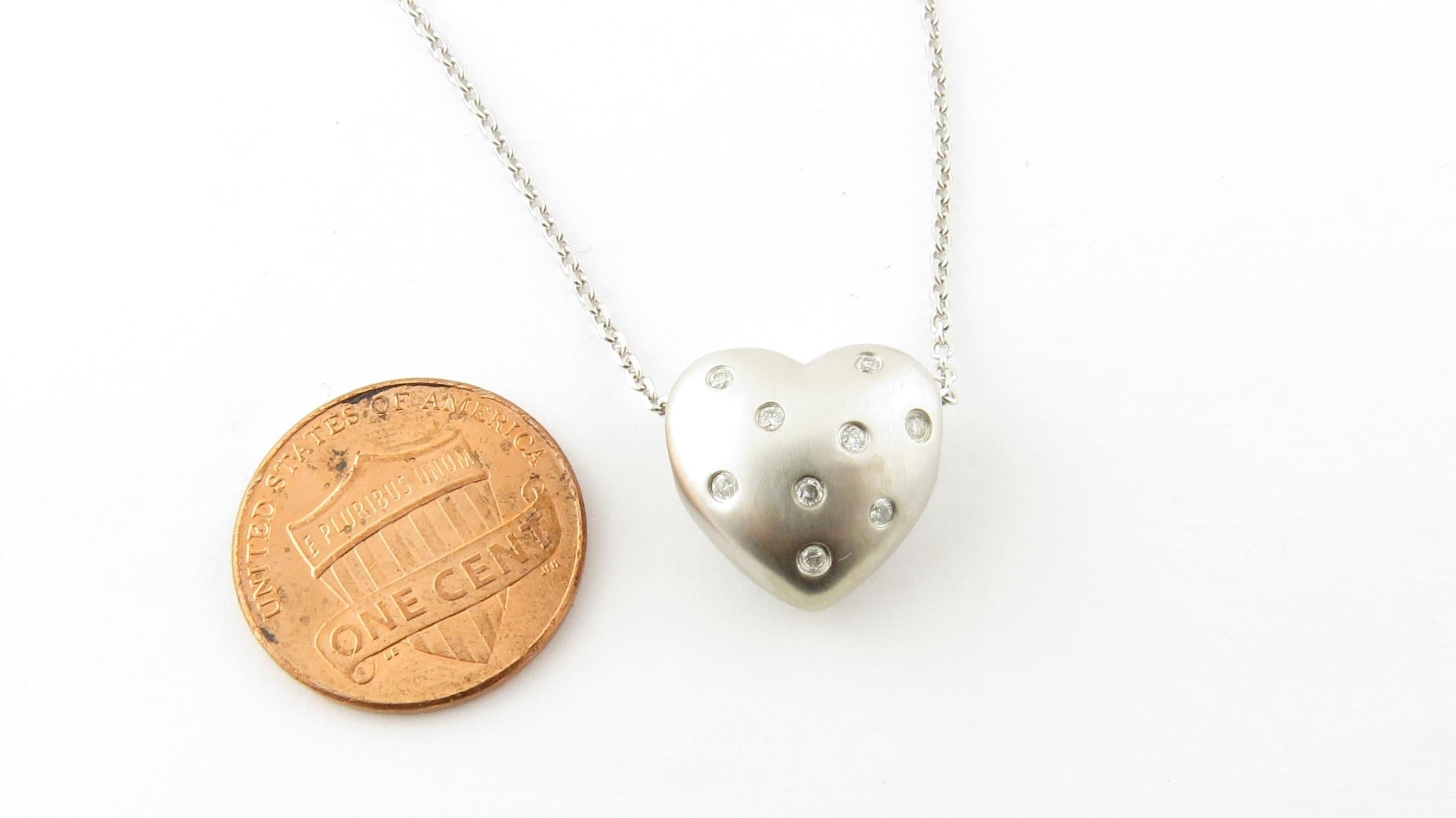 14 Karat White Gold and Diamond Heart Pendant Necklace For Sale 2