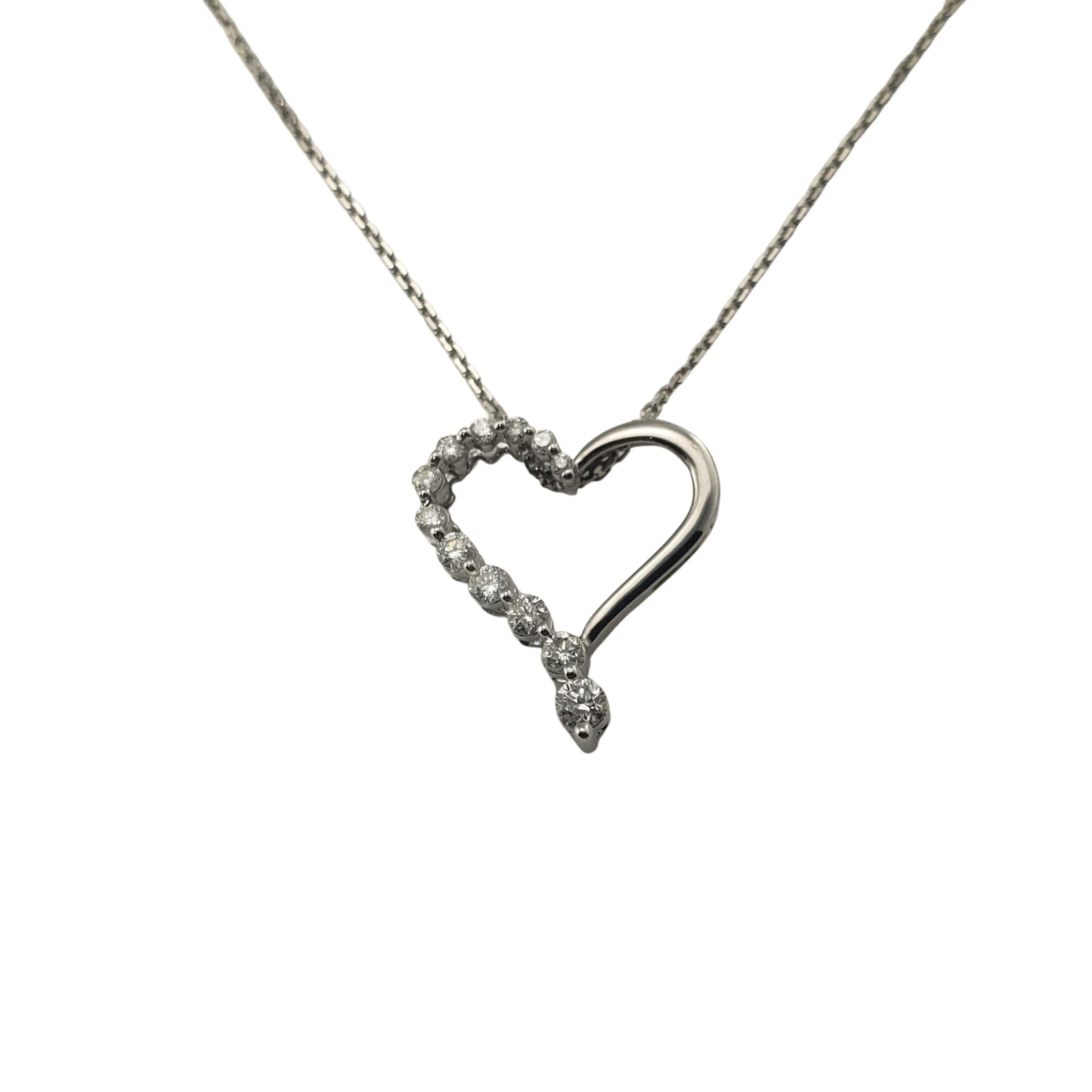 14 Karat White Gold and Diamond Heart Pendant Necklace For Sale 2