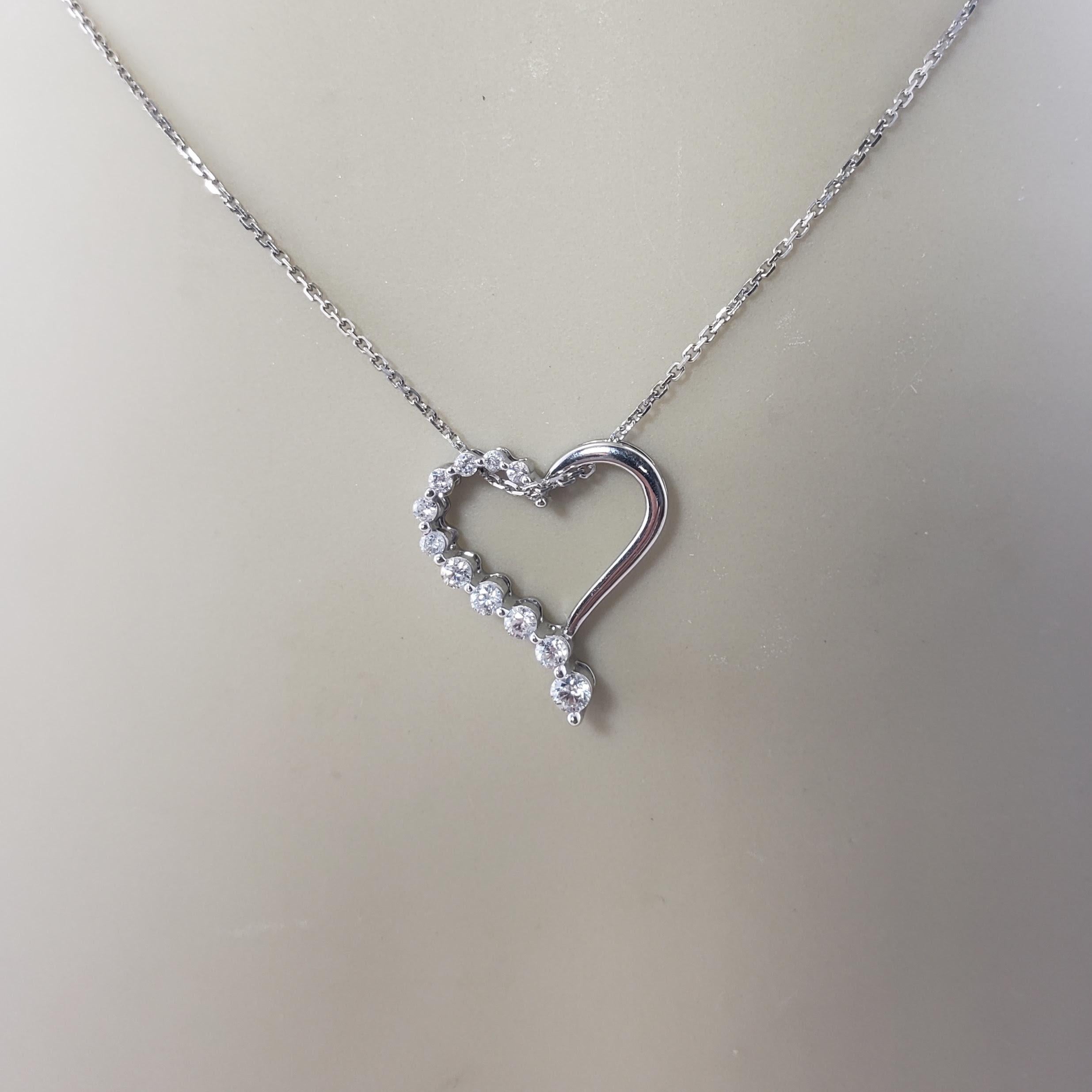 14 Karat White Gold and Diamond Heart Pendant Necklace For Sale 3
