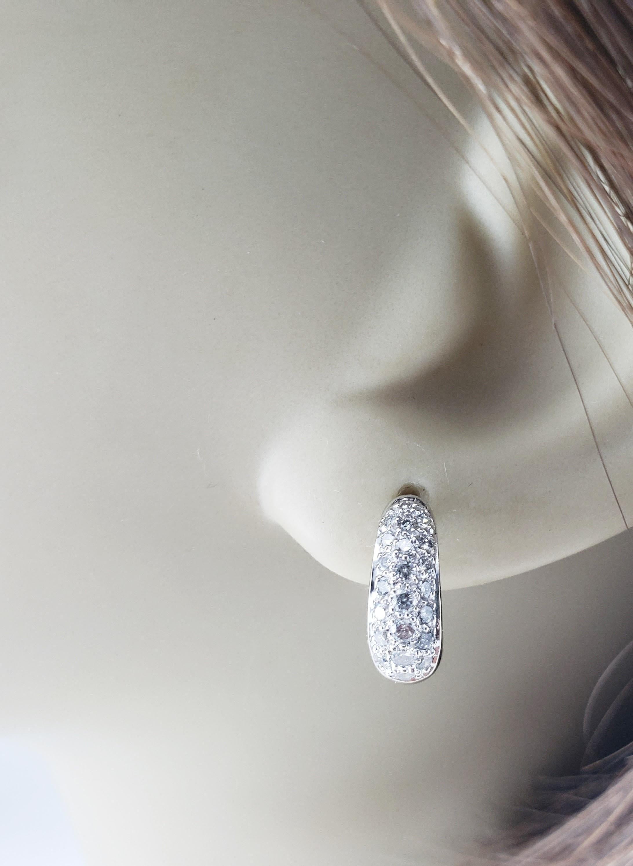 Créoles en or blanc 14 carats et diamants en vente 3