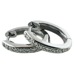 Boucles d'oreilles huggies ovales en or blanc 14 carats et diamants #20991