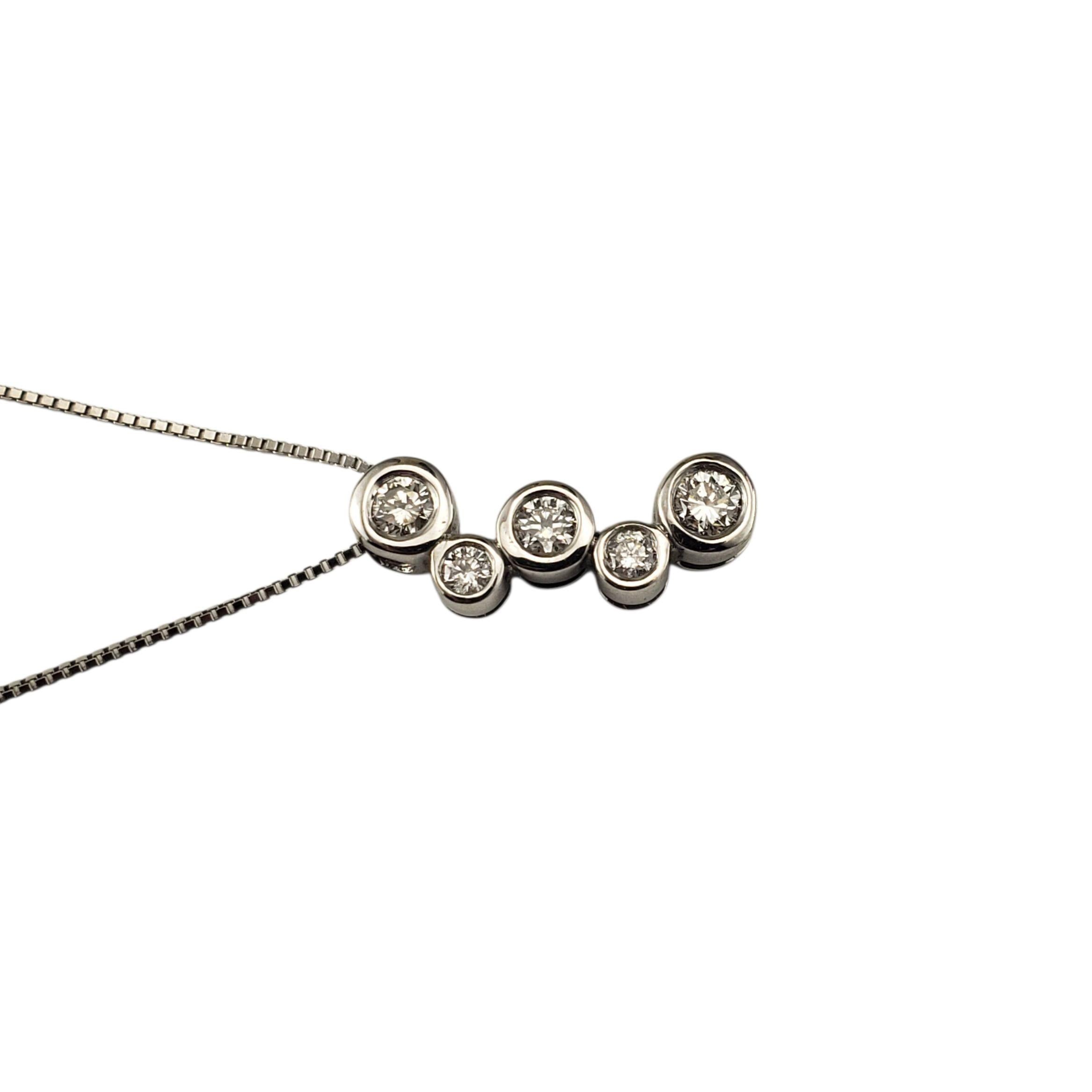 Collana con ciondolo in oro bianco 14 carati e diamanti #22267 In condizioni buone in vendita a Washington Depot, CT