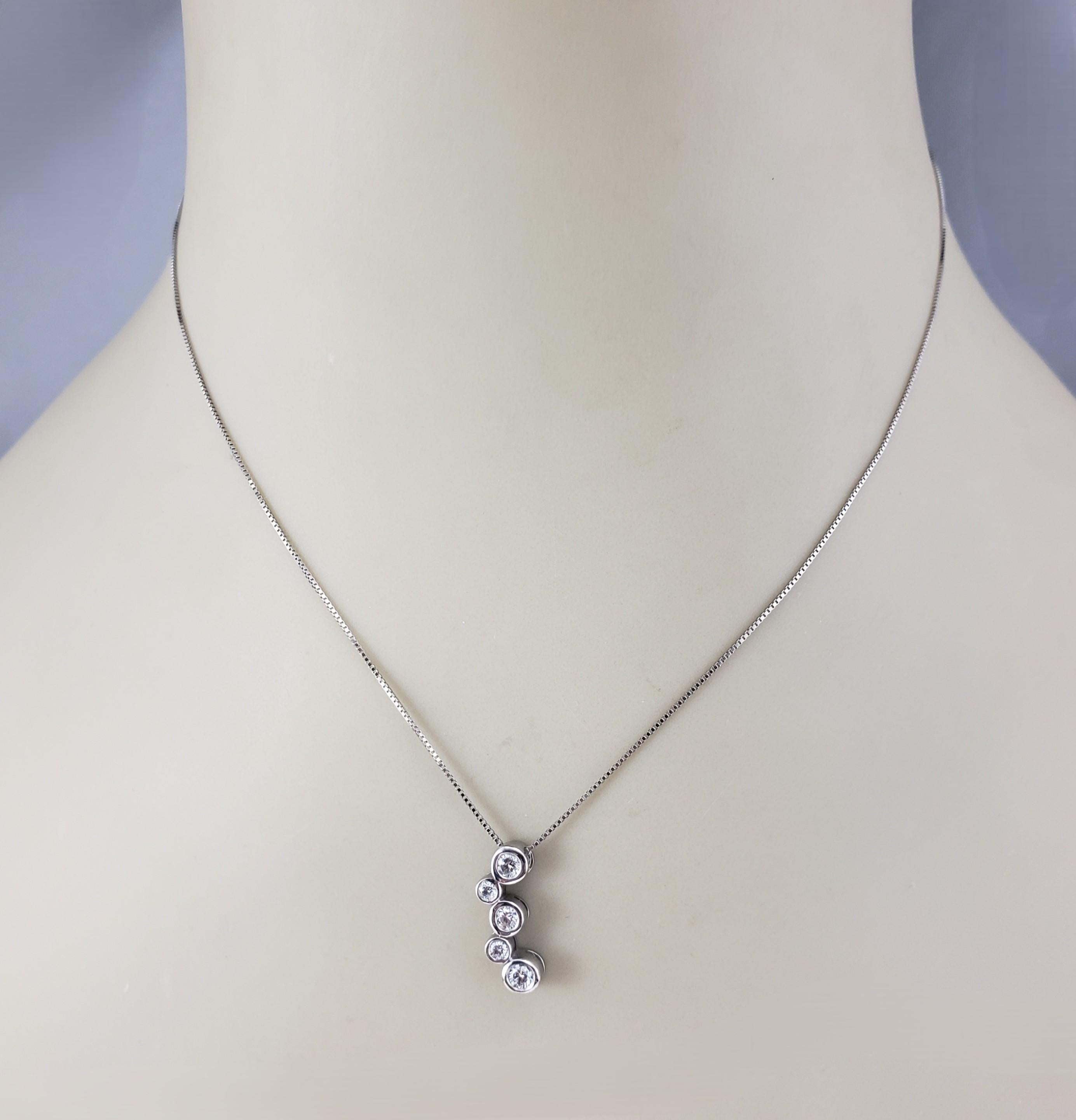 Collana con ciondolo in oro bianco 14 carati e diamanti #22267 in vendita 1