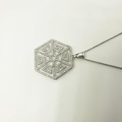 Halskette mit 14 Karat Weißgold- und Diamant-Anhänger