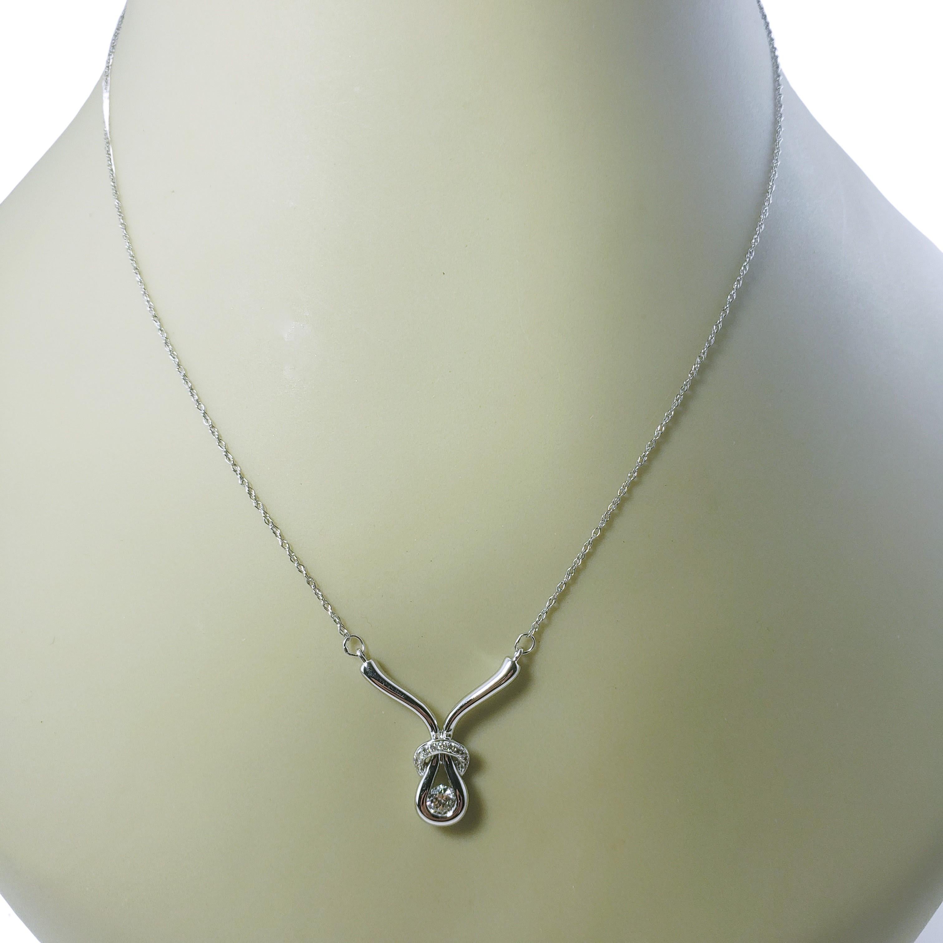 14 Karat White Gold and Diamond Pendant Necklace For Sale 1