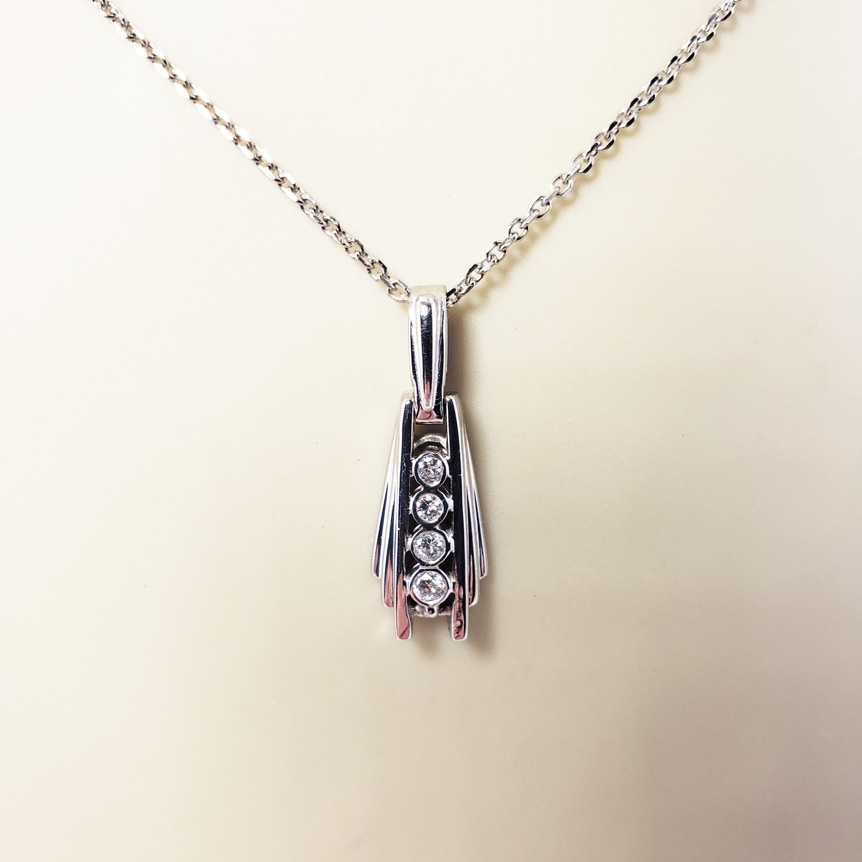Collana con ciondolo in oro bianco e diamanti 14 carati in vendita 3