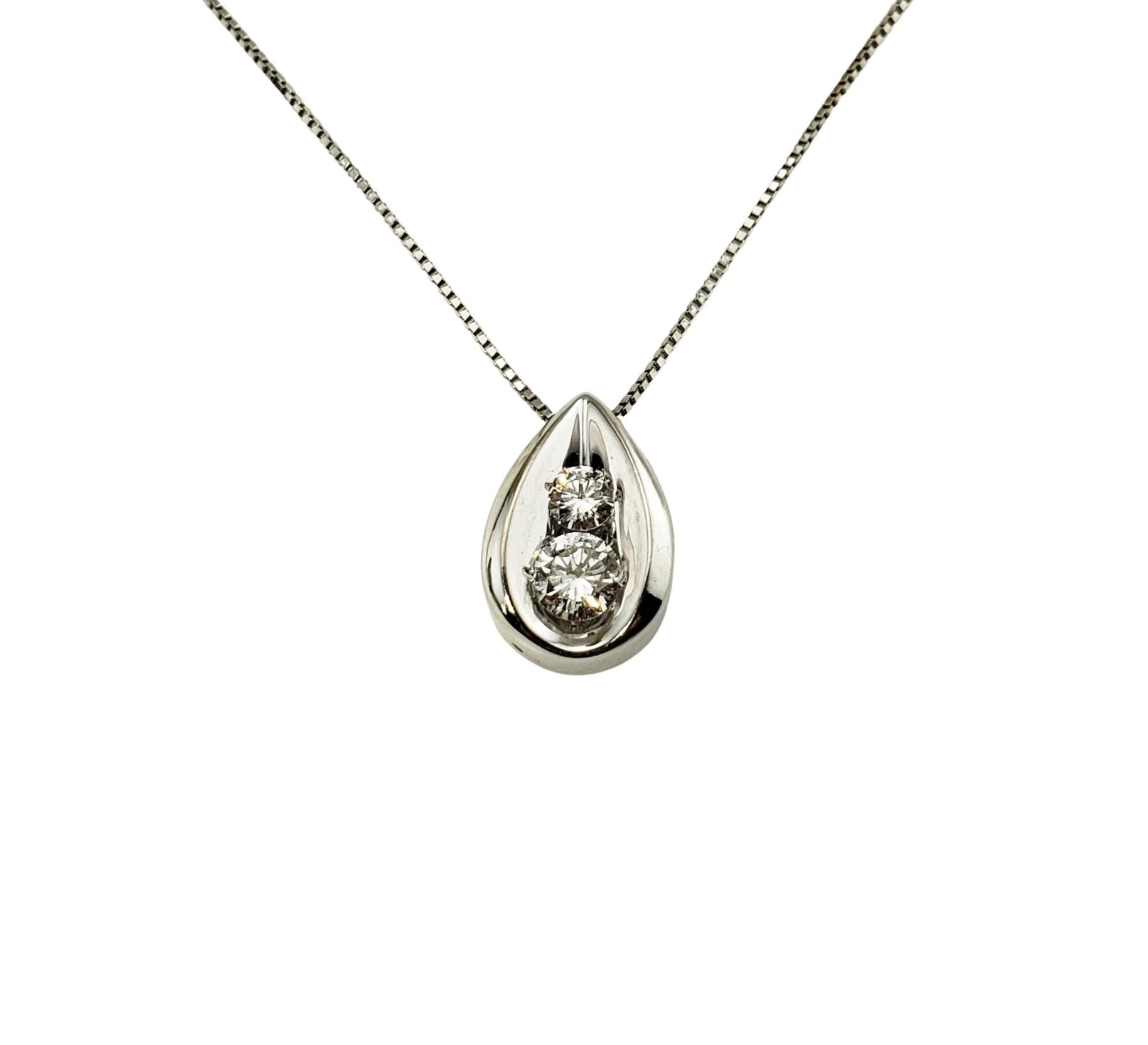 14 Karat White Gold and Diamond Pendant Necklace For Sale 3