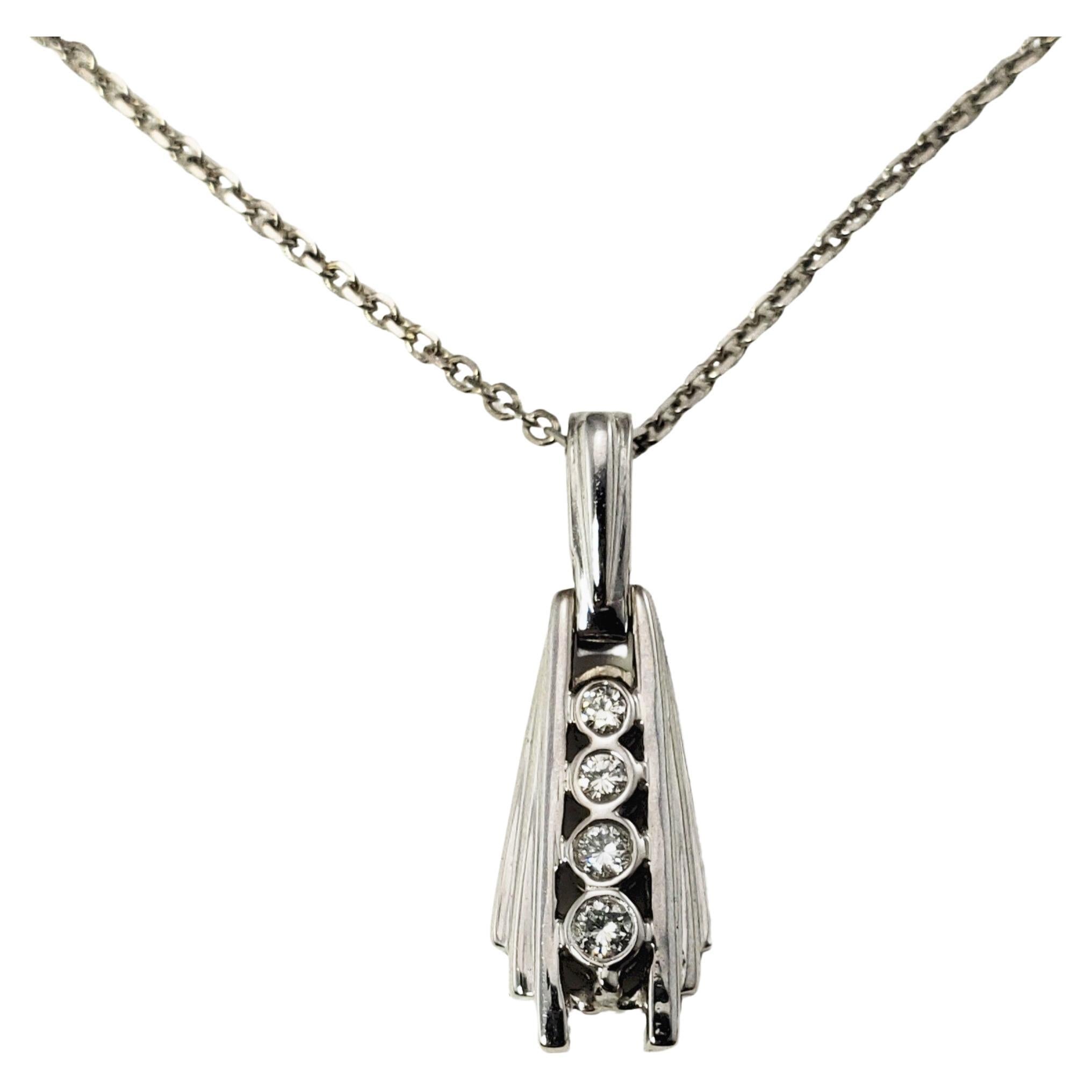 Collier pendentif en or blanc 14 carats et diamants