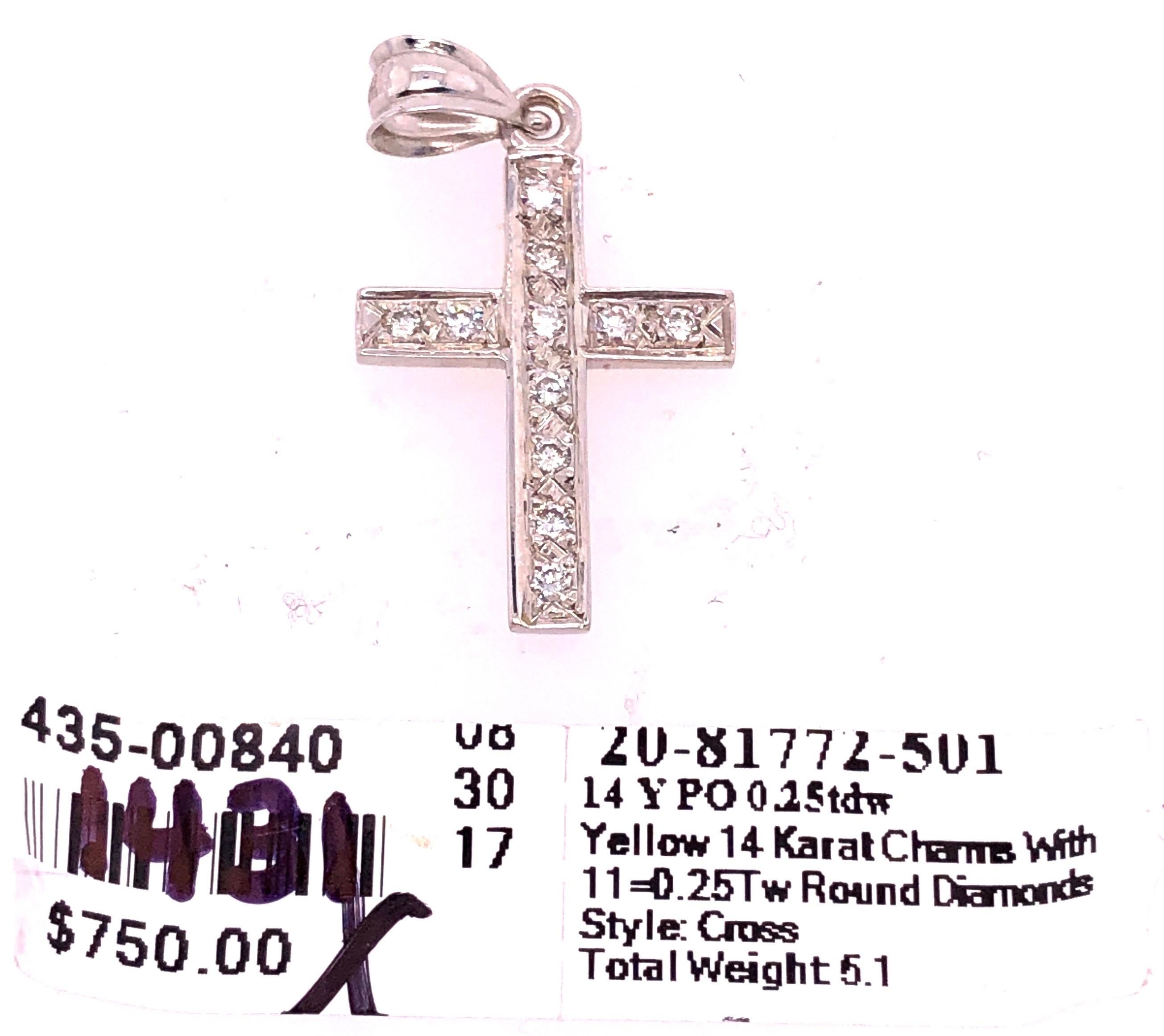 Pendentif religieux/crucifix en or blanc 14 carats et diamants Unisexe en vente