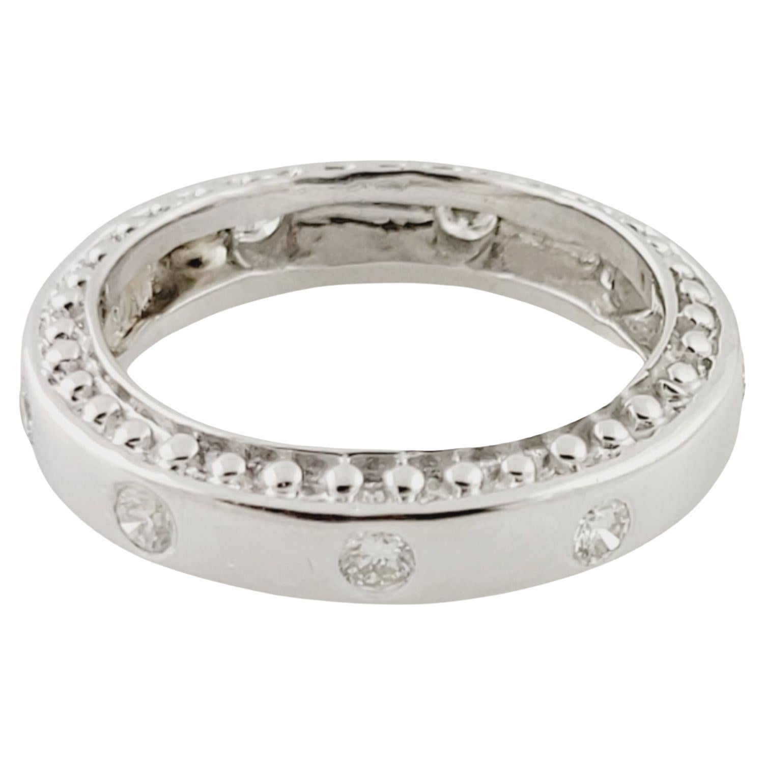 Anillo de oro blanco de 14 quilates y diamantes