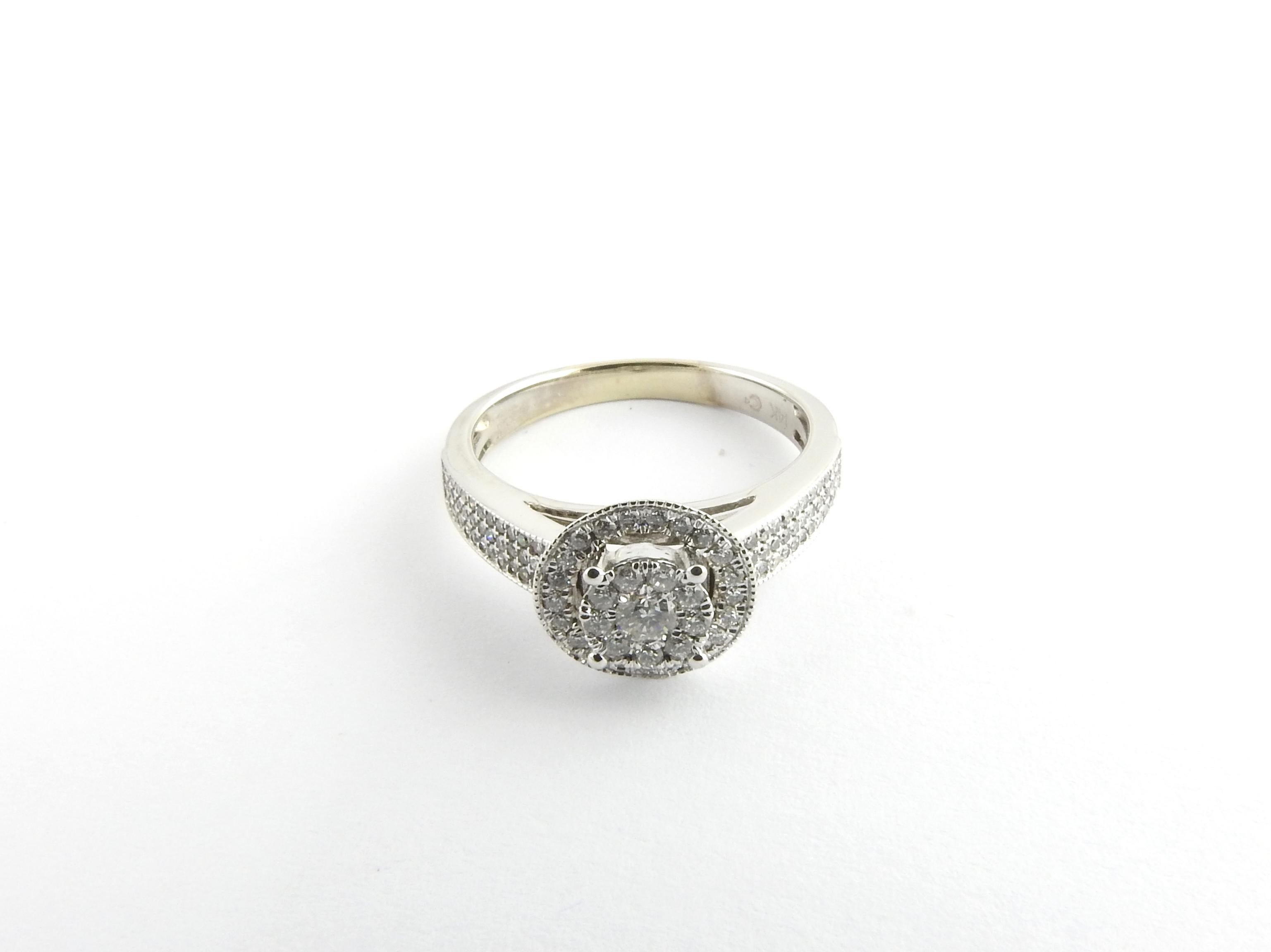 14 Karat White Gold and Diamond Ring In Good Condition For Sale In Washington Depot, CT
