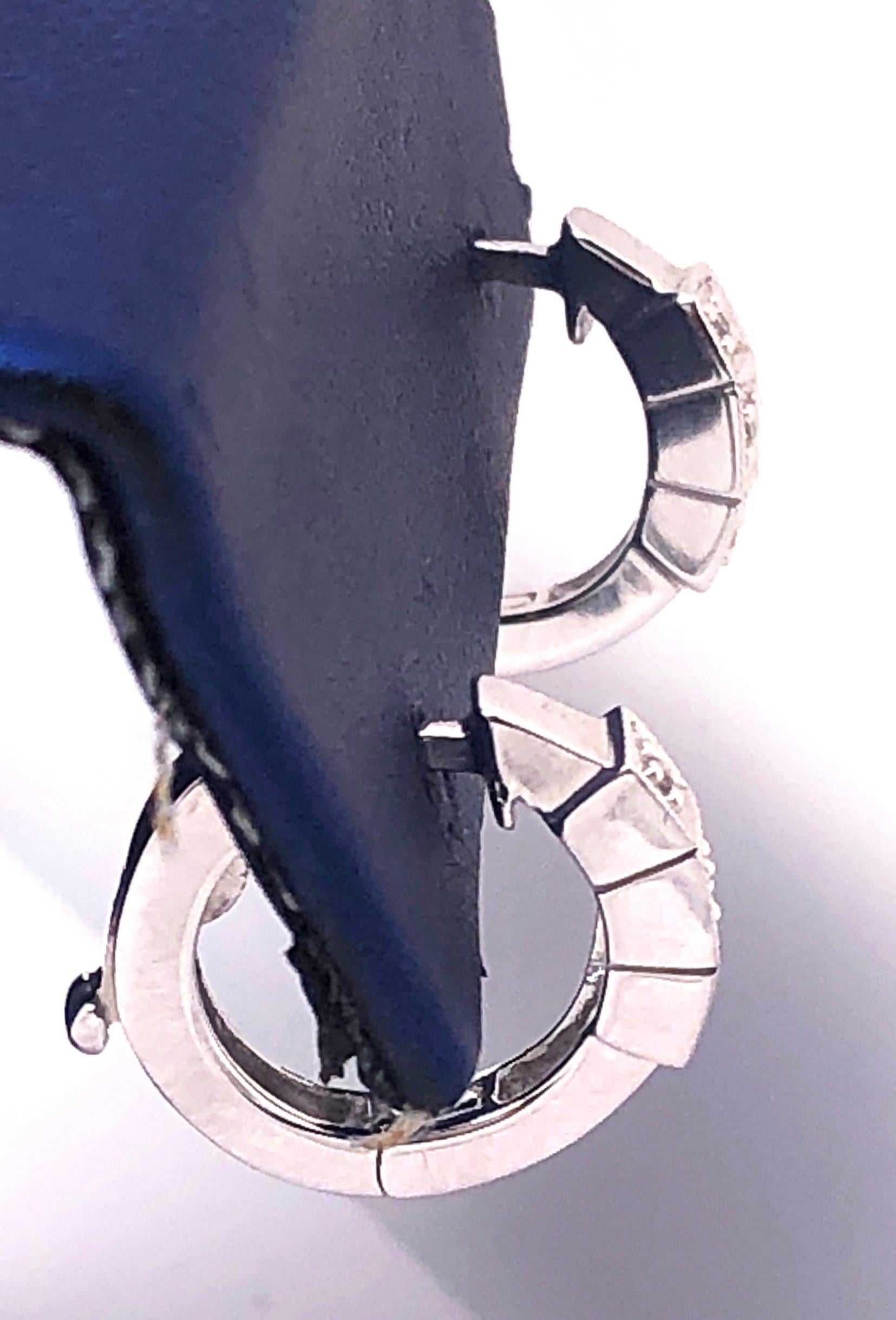 14 Karat White Gold and Diamond Small Hoop Earrings In Good Condition For Sale In Manhasset, NY