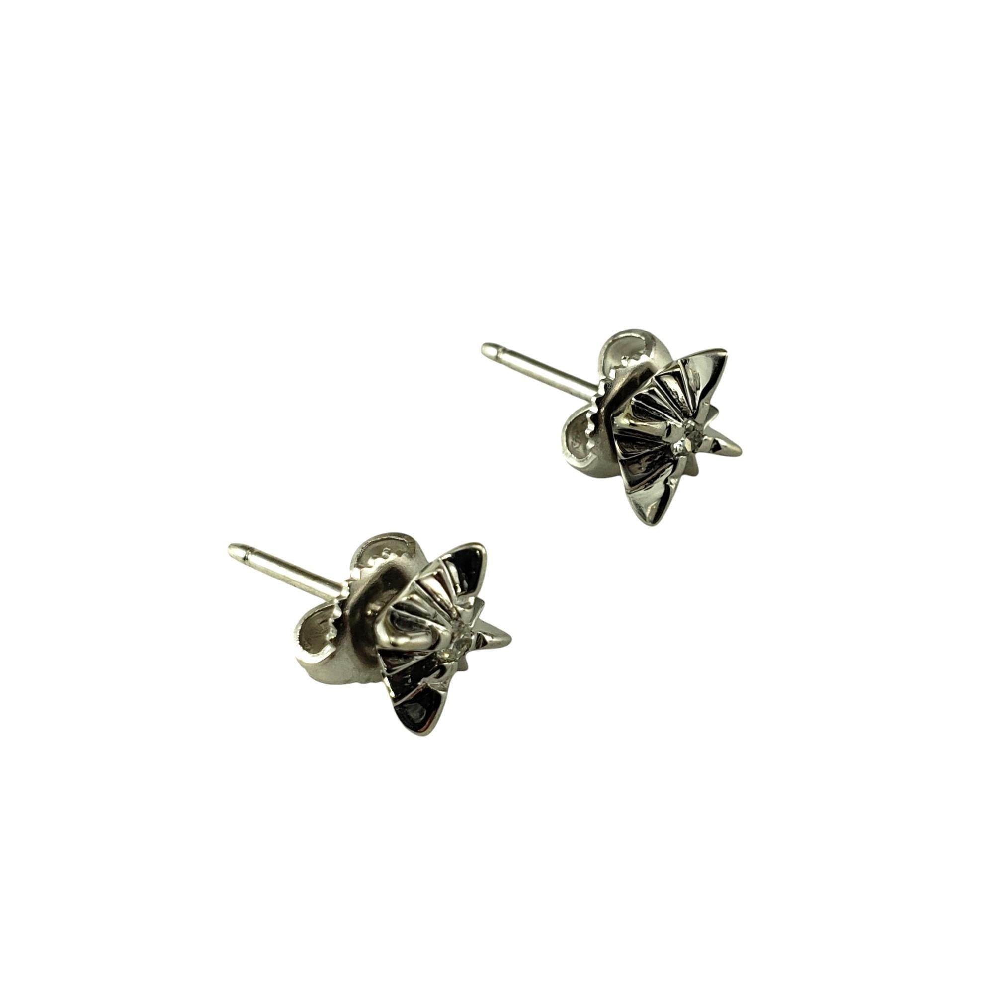 14 Karat White Gold and Diamond Stud Earrings #17158 In Good Condition For Sale In Washington Depot, CT