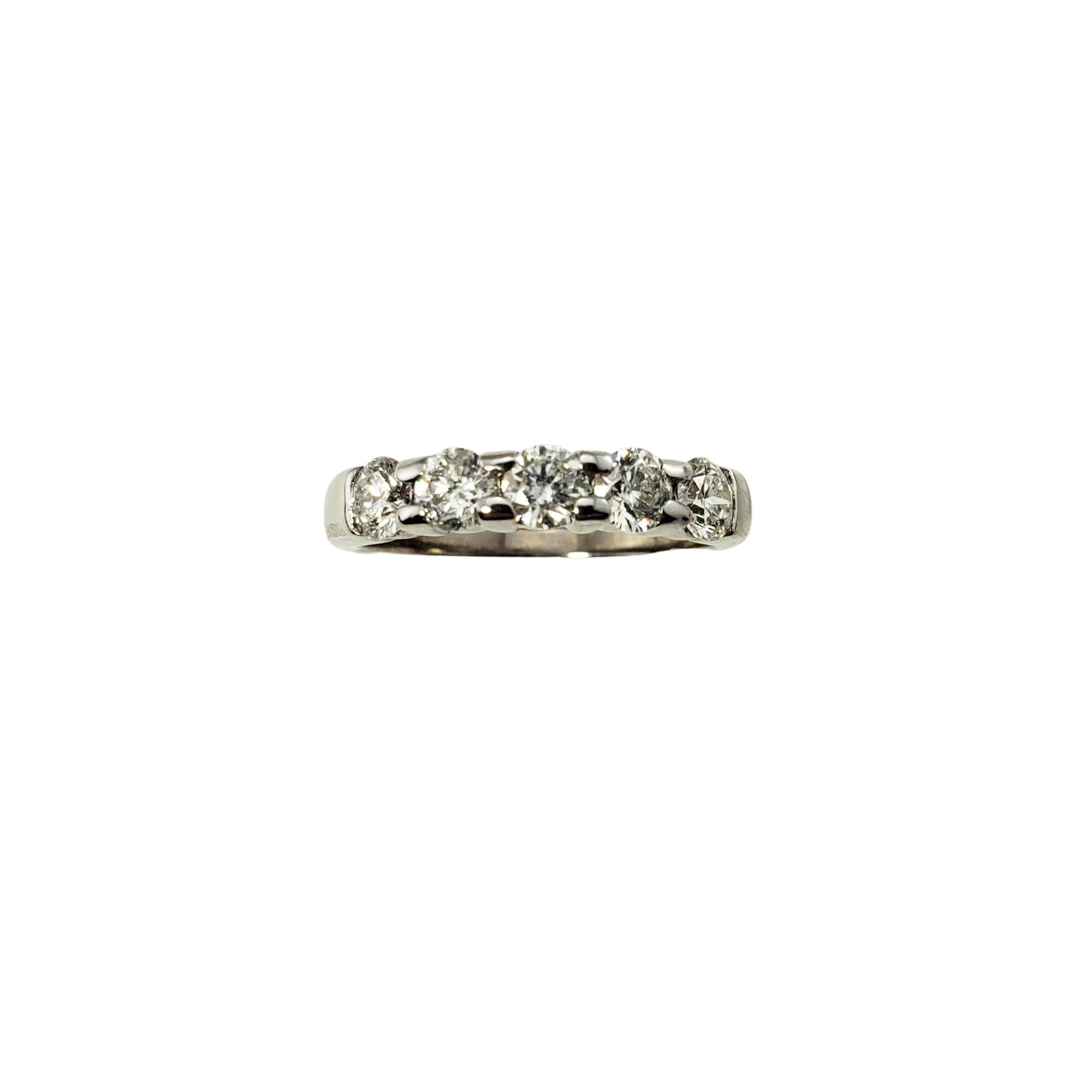 14 Karat White Gold and Diamond Wedding/Anniversary Band Ring Size 7-

This sparkling band features five round brilliant cut diamonds set in classic 14K white gold.  Width:  4 mm.  Shank:  2 mm.

Approximate total diamond weight: 1.0 ct.

Diamond