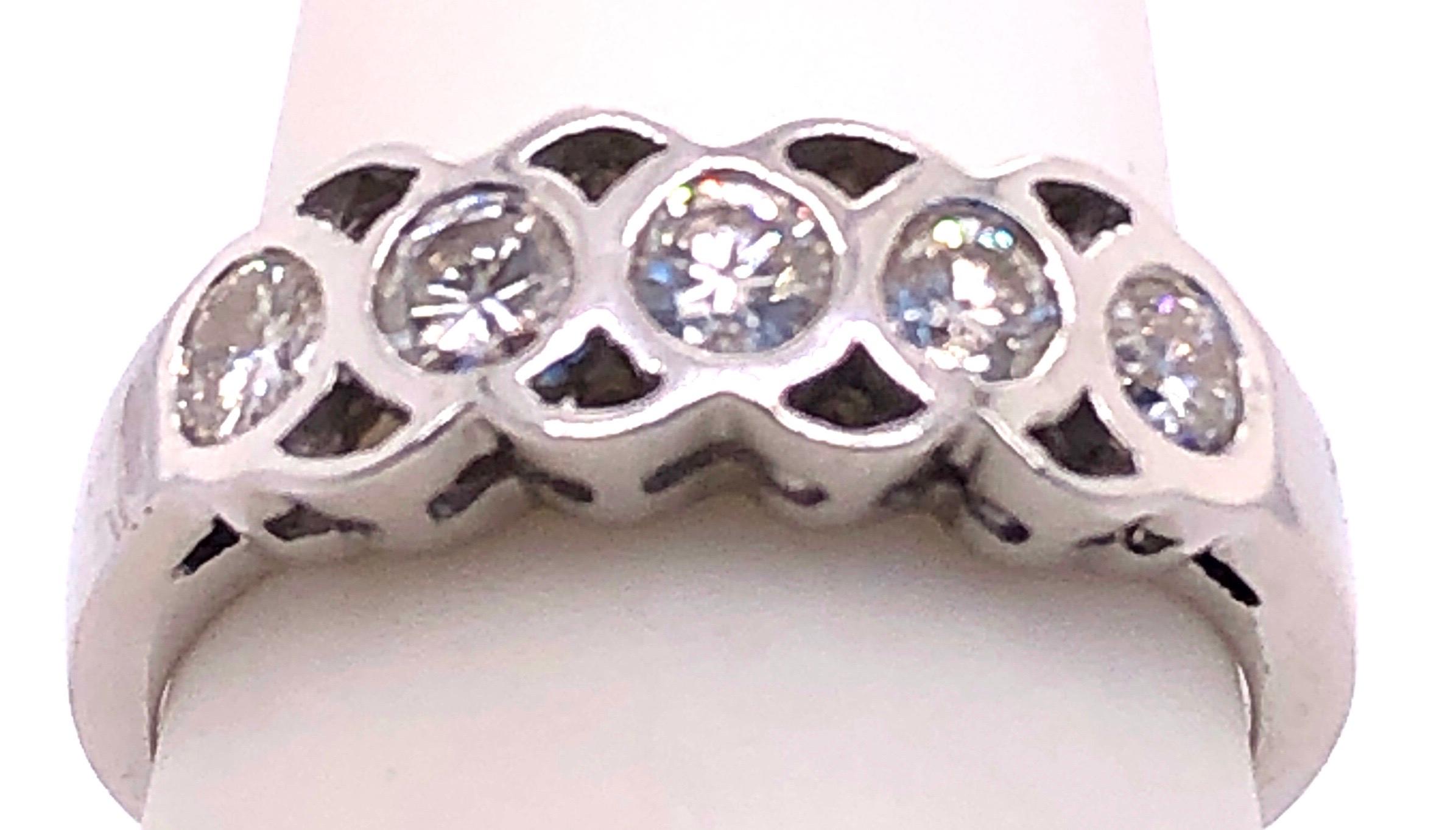14 Karat White Gold and Diamond Wedding Band Bridal Ring 0.50 TDW In Good Condition For Sale In Manhasset, NY