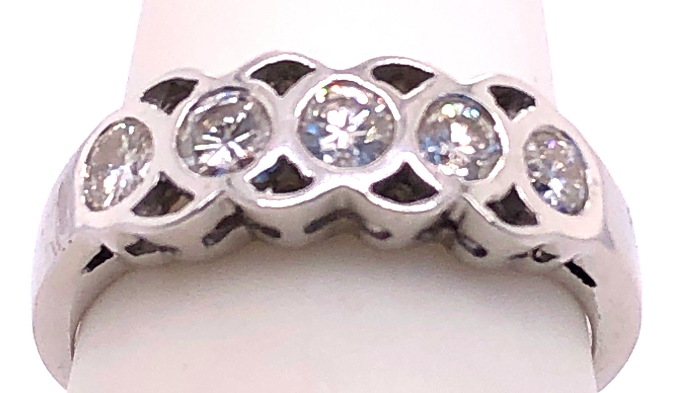 14 Karat White Gold and Diamond Wedding Band Bridal Ring 0.50 TDW In Good Condition For Sale In Stamford, CT