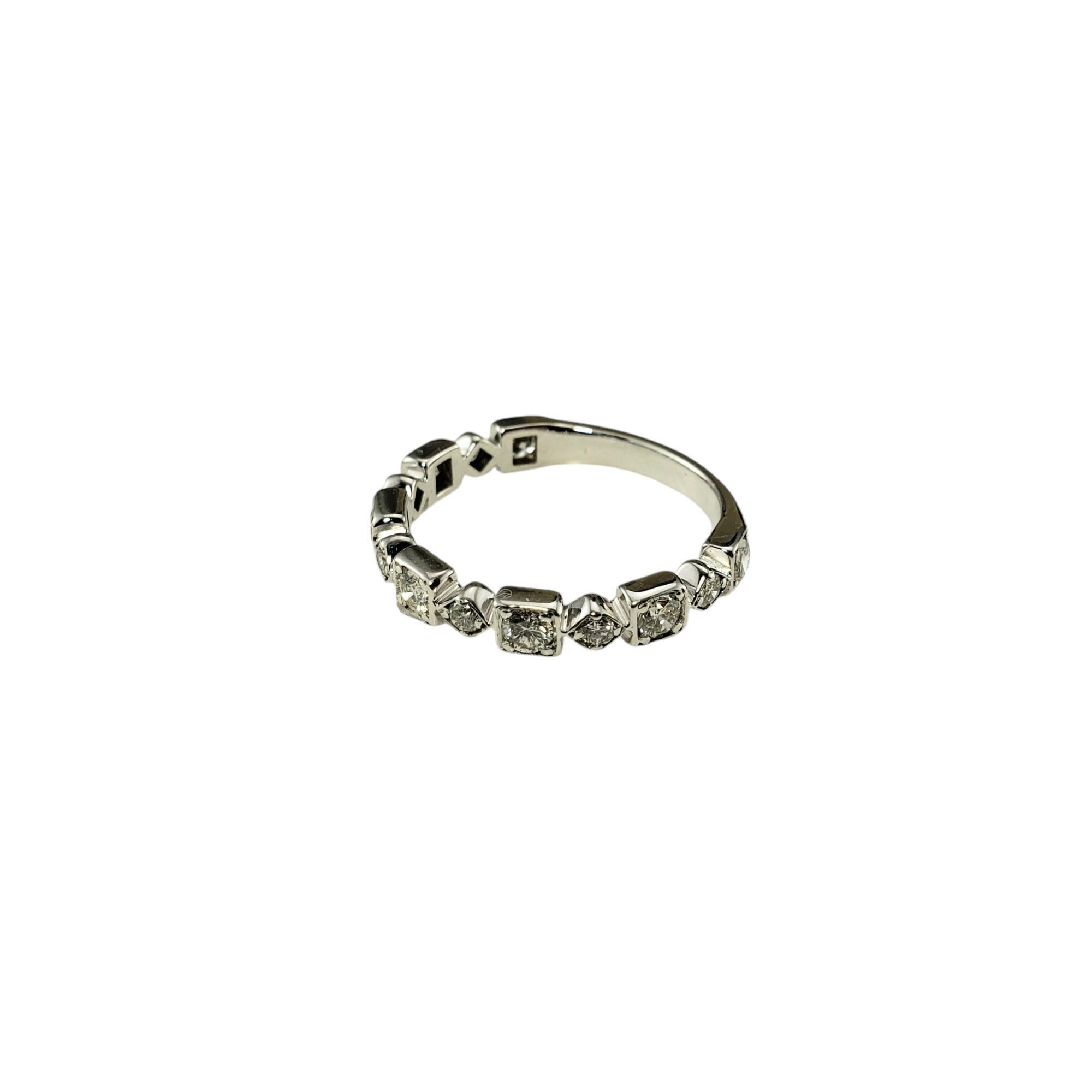 14 Karat Weißgold und Diamant-Hochzeitsring Größe 6 #18980 (Brillantschliff) im Angebot