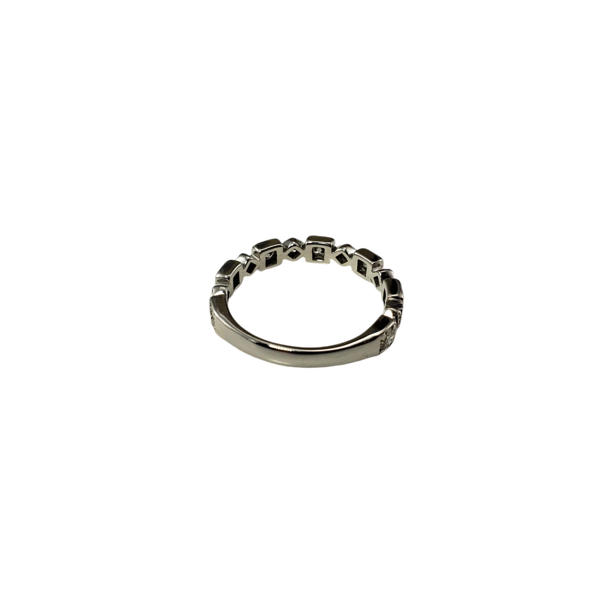 14 Karat Weißgold und Diamant-Hochzeitsring Größe 6 #18980 Damen im Angebot