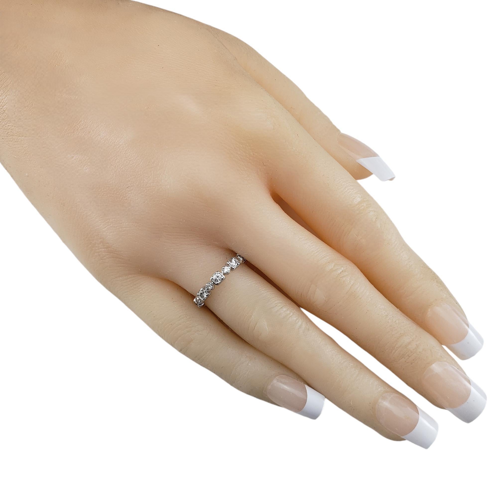 14 Karat Weißgold und Diamant-Hochzeitsring Größe 6 #18980 im Angebot 1