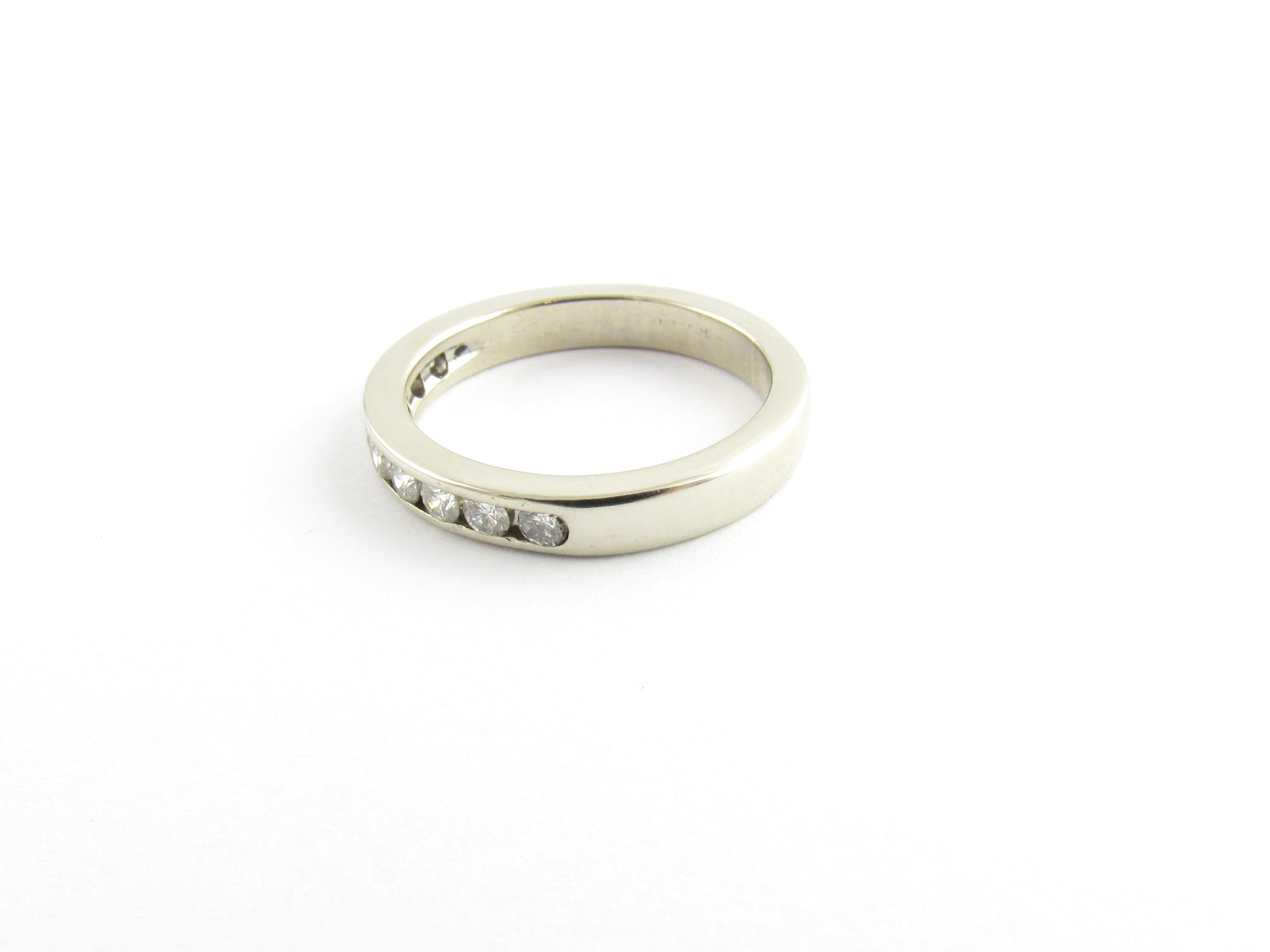14 Karat Weißgold und Diamant-Hochzeitsring (Rundschliff) im Angebot