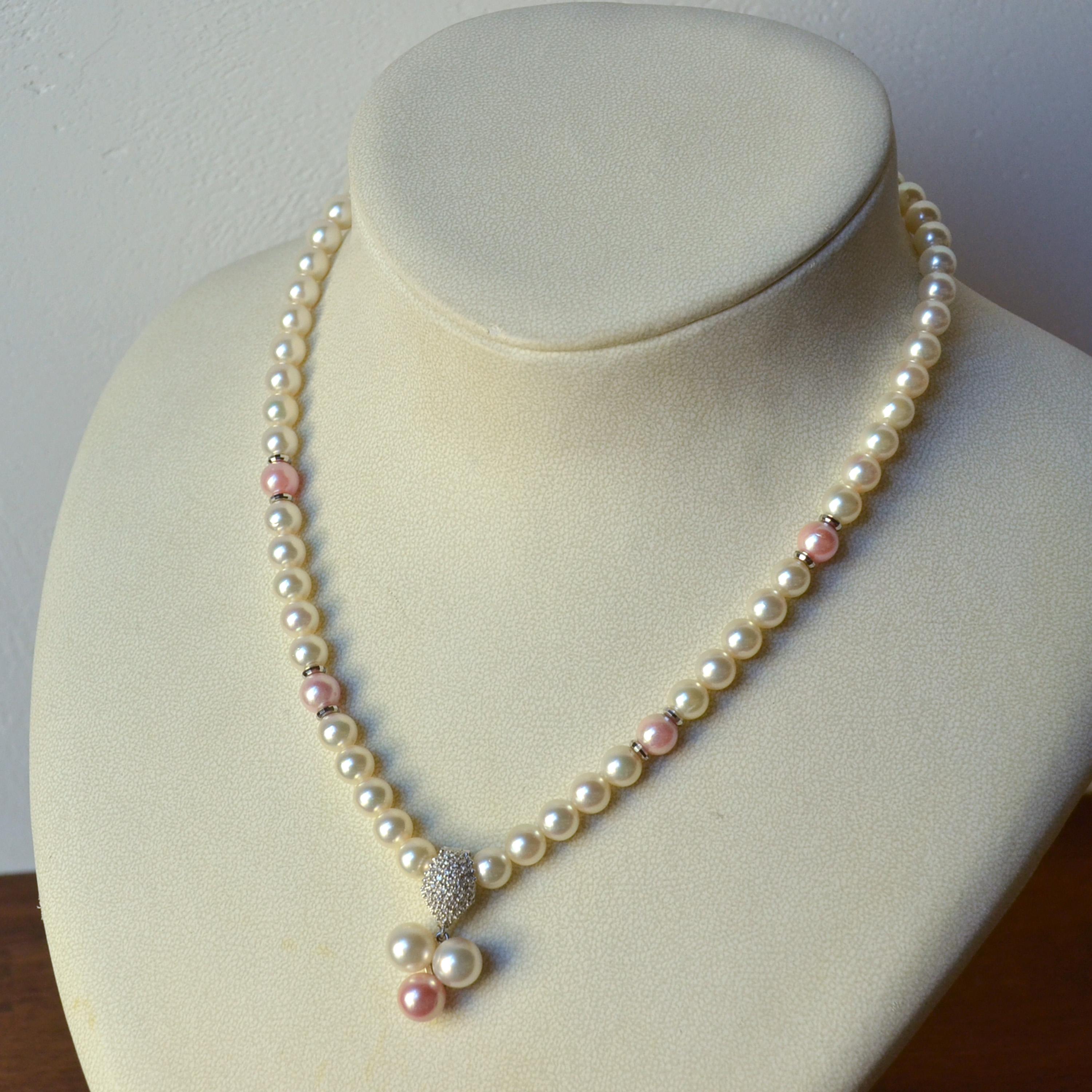 14 Karat White Gold and Platinum Pink Coral Core Pearl and Akoya Pearl Necklace For Sale 3