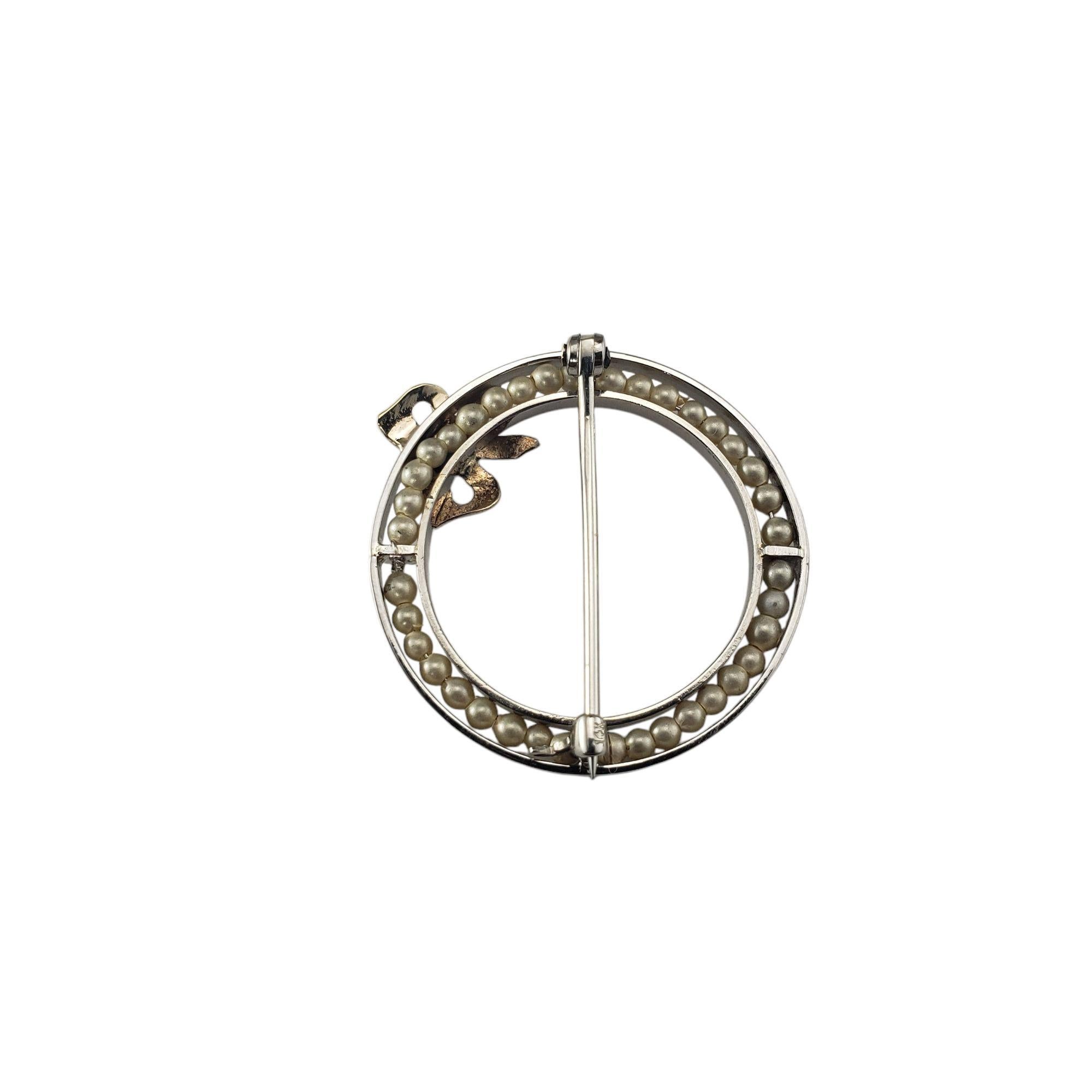 14 Karat Weißgold und Saatperlen Kreis Anstecknadel/Brosche #21402 im Angebot 1