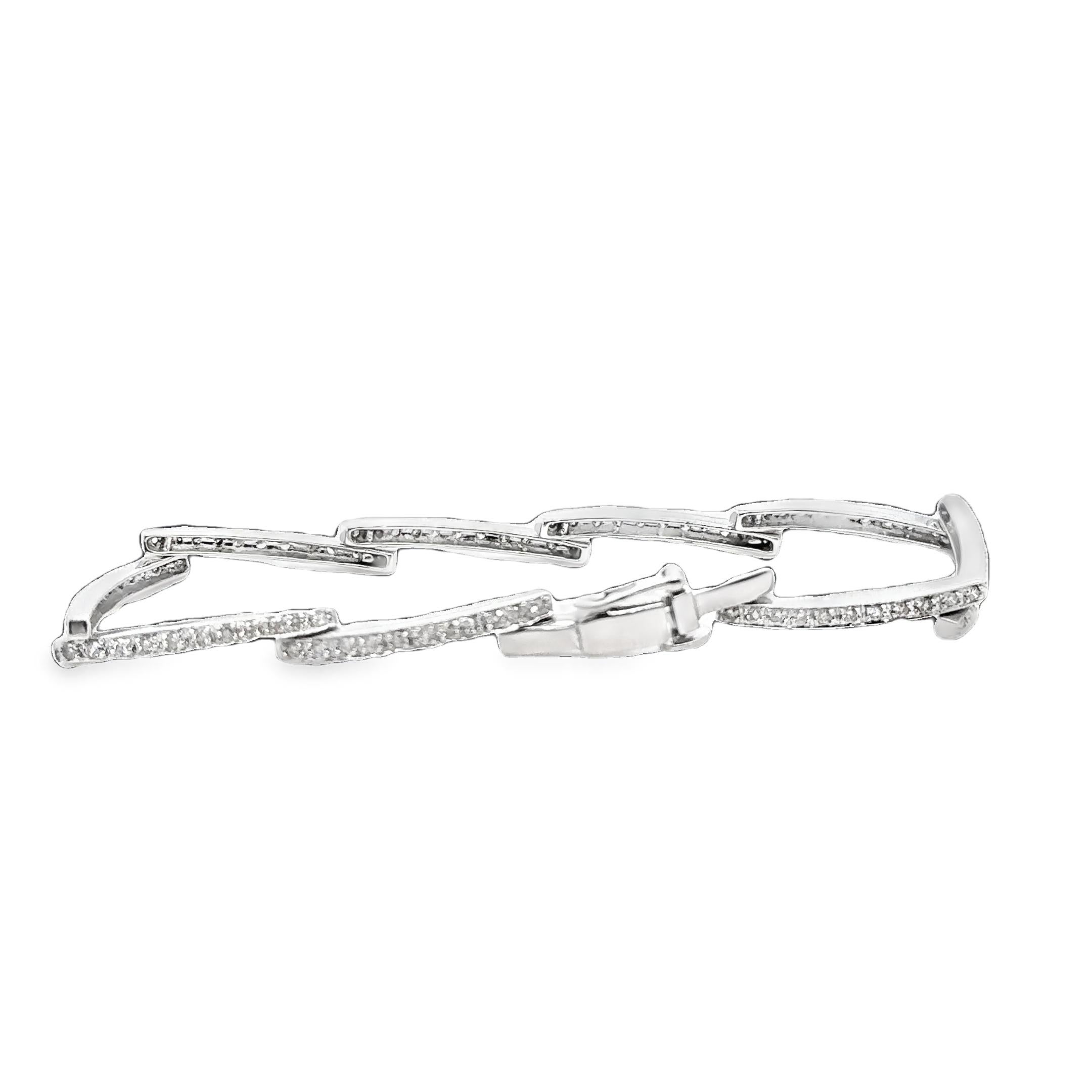 Taille ronde Bracelet à maillons d'angle en or blanc 14 carats et diamants en vente