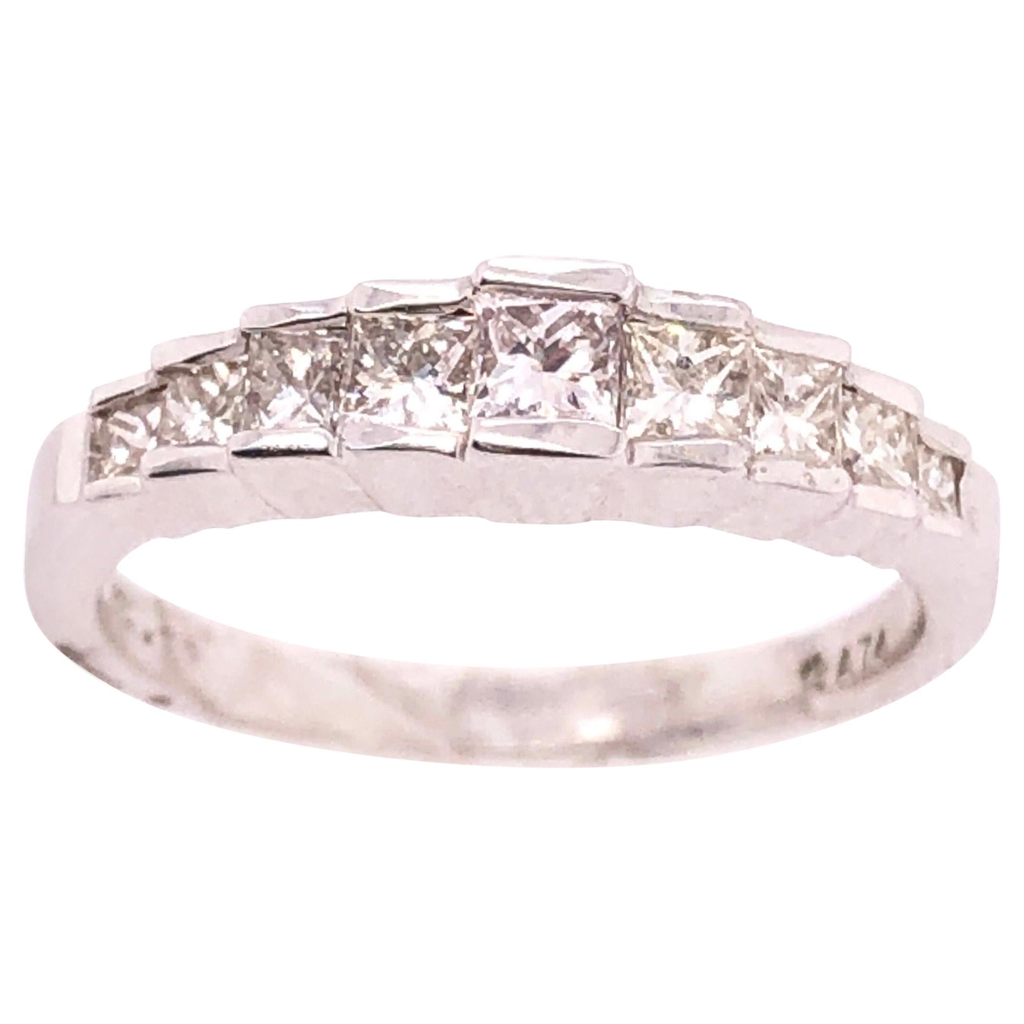 Anillo de Aniversario de Oro Blanco de 14 Kilates con Diamantes 0,77 Peso Total de Diamantes en venta