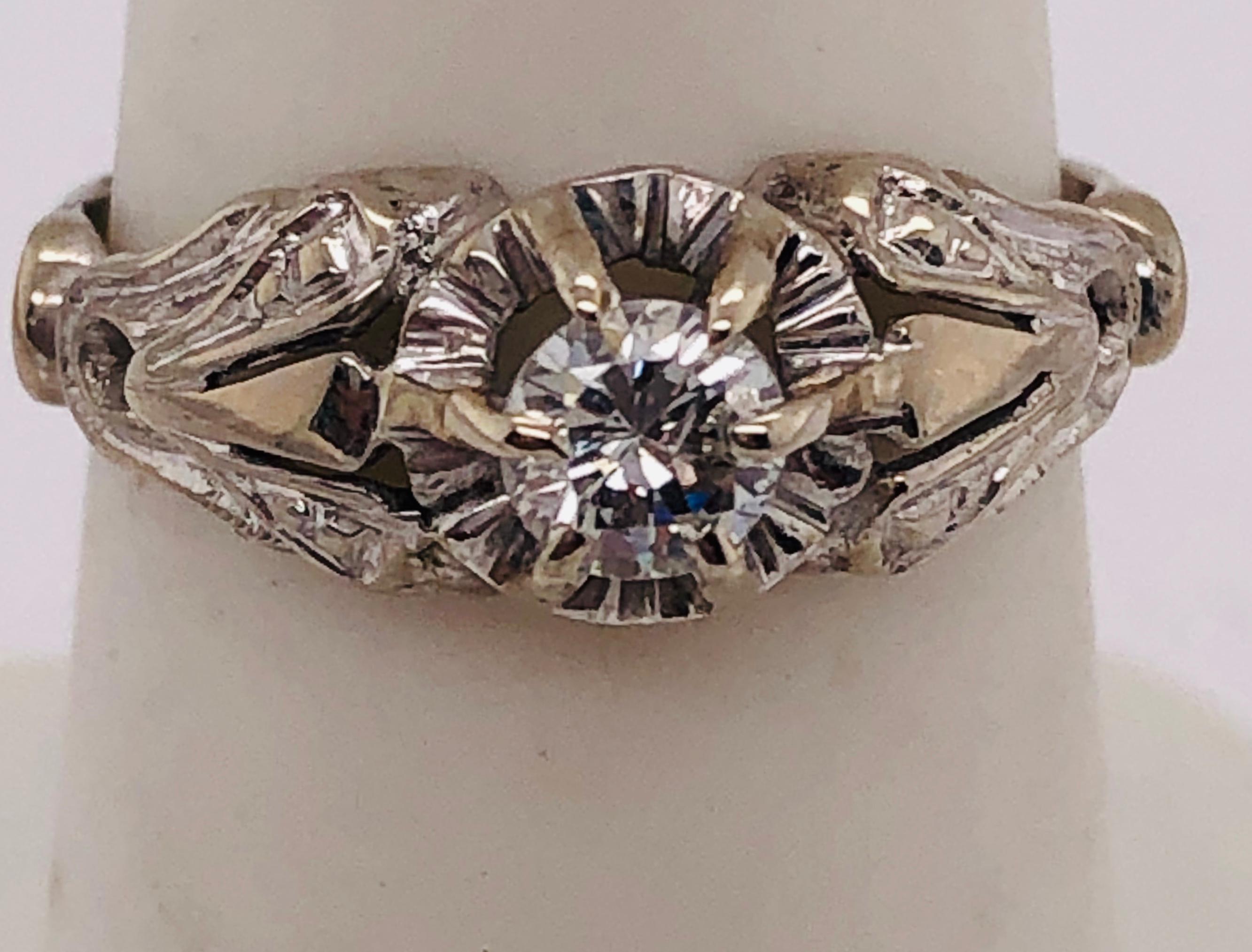 14 Karat White Gold Antique Diamond Engagement Bridal Ring In Good Condition For Sale In Stamford, CT