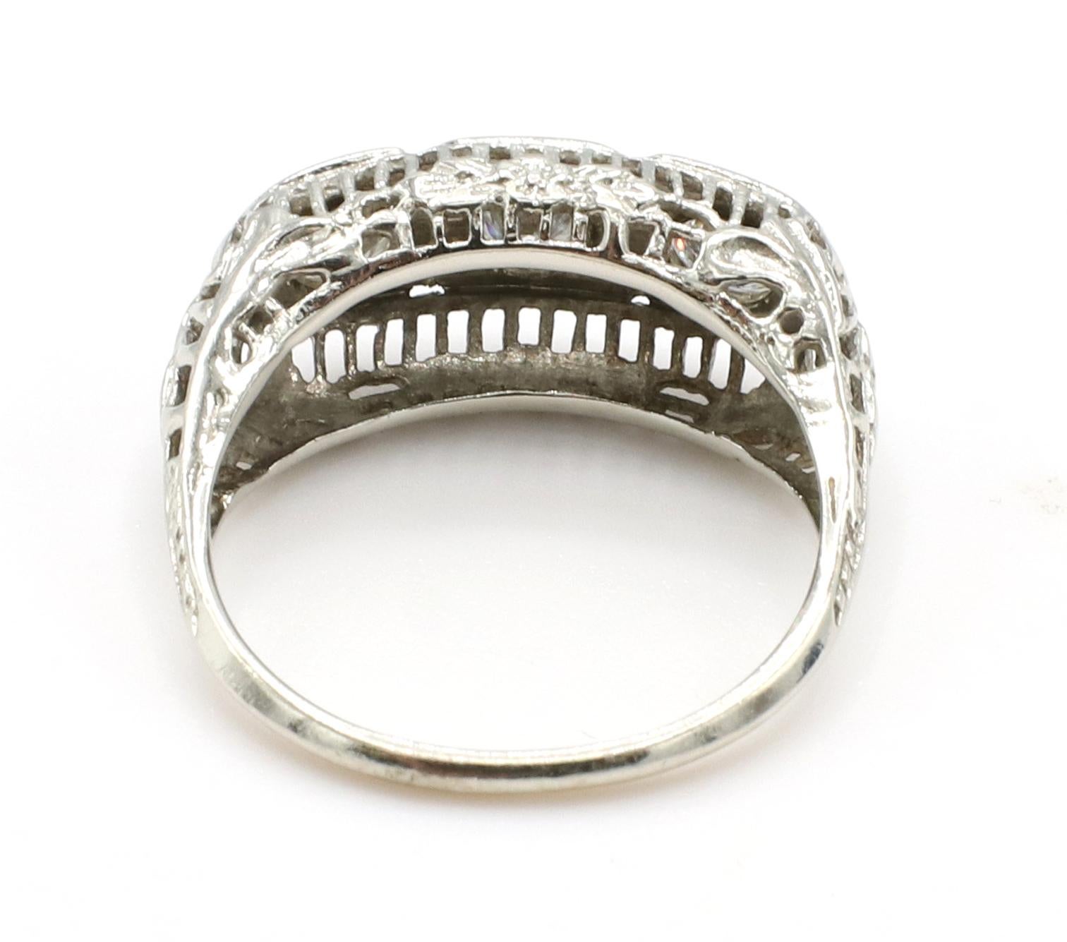 14 Karat White Gold Antique Natural Diamond Three-Stone Filigree Band Ring In Good Condition For Sale In  Baltimore, MD