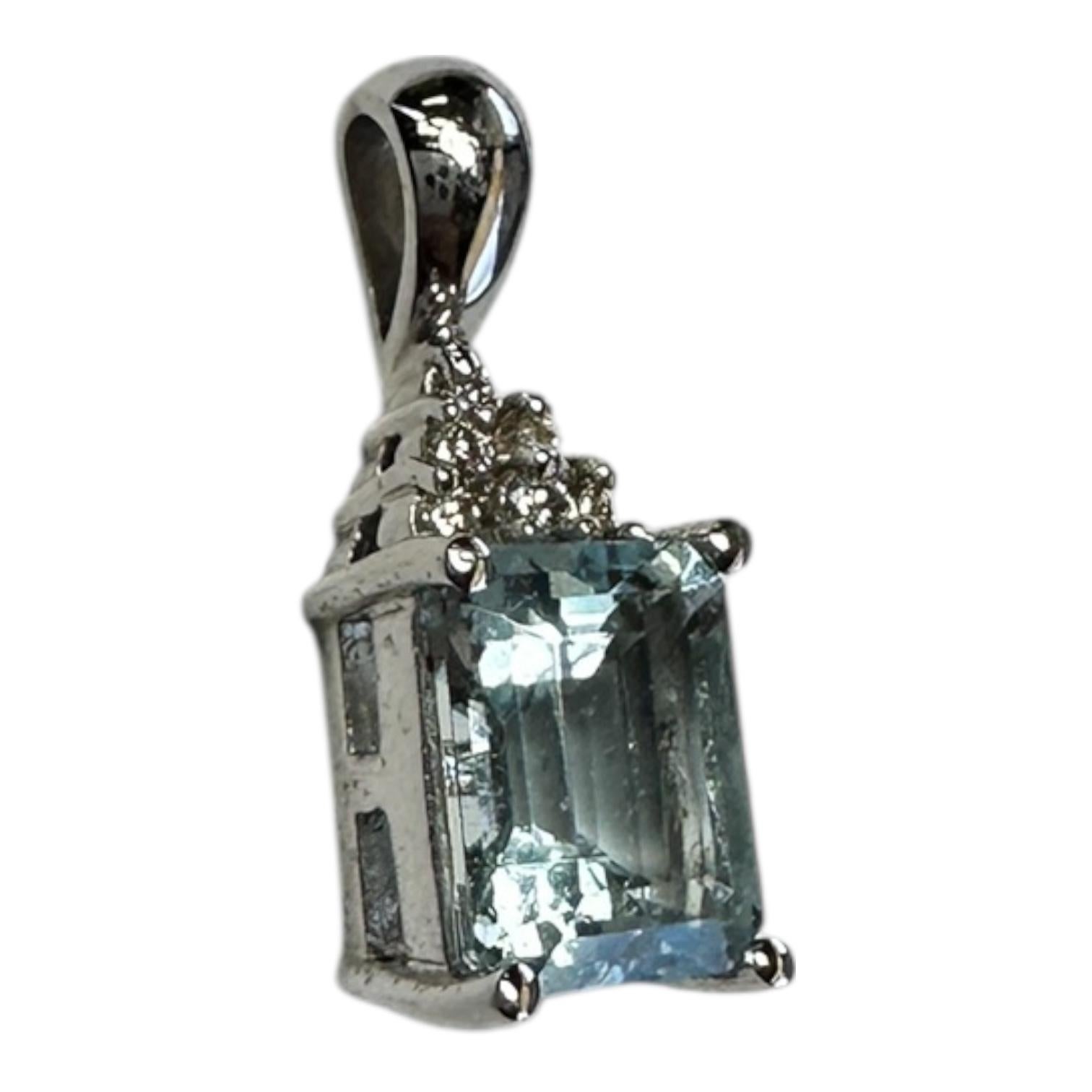 Pendentif en or blanc 14 carats, aigue-marine et diamant en vente 4