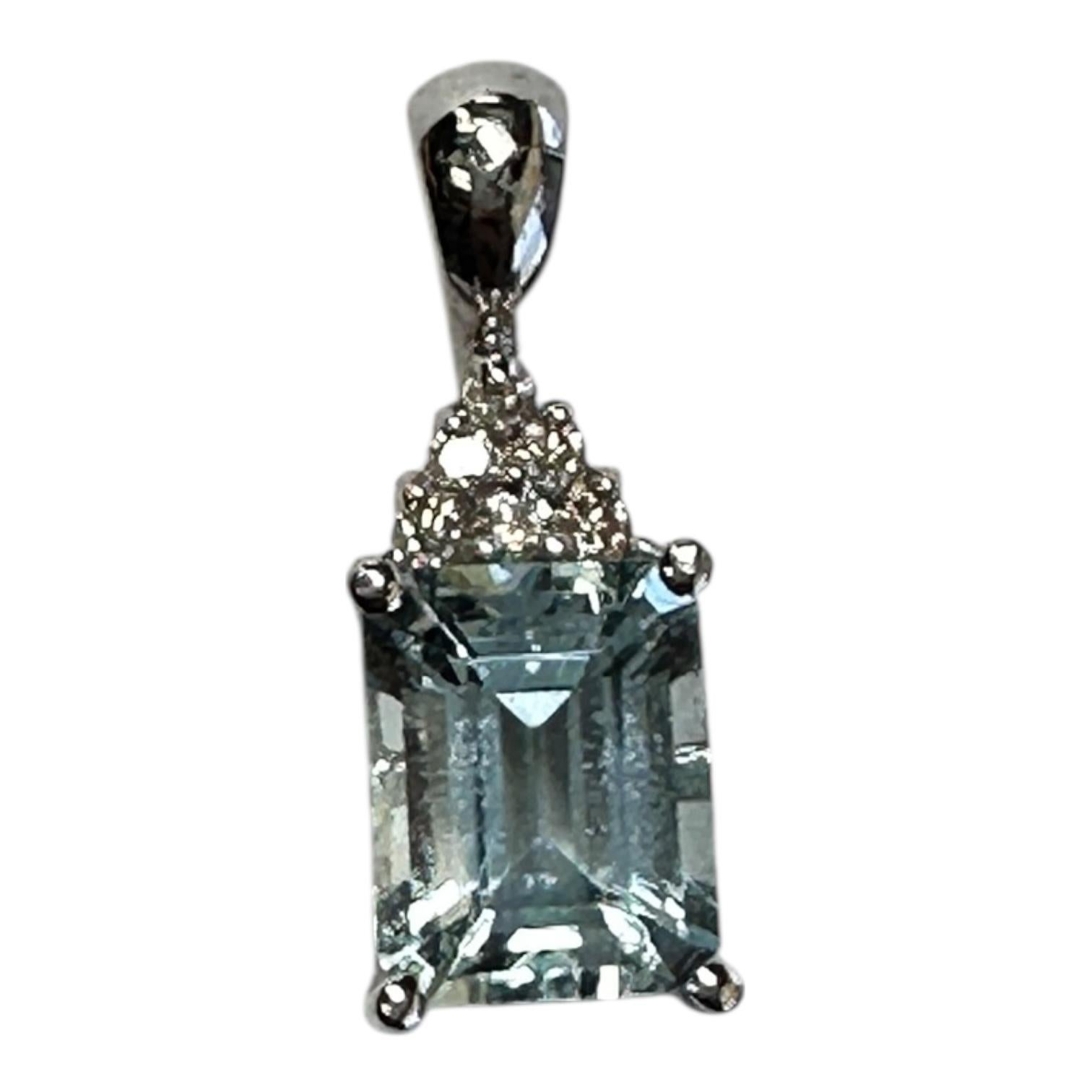 Pendentif en or blanc 14 carats, aigue-marine et diamant en vente 5
