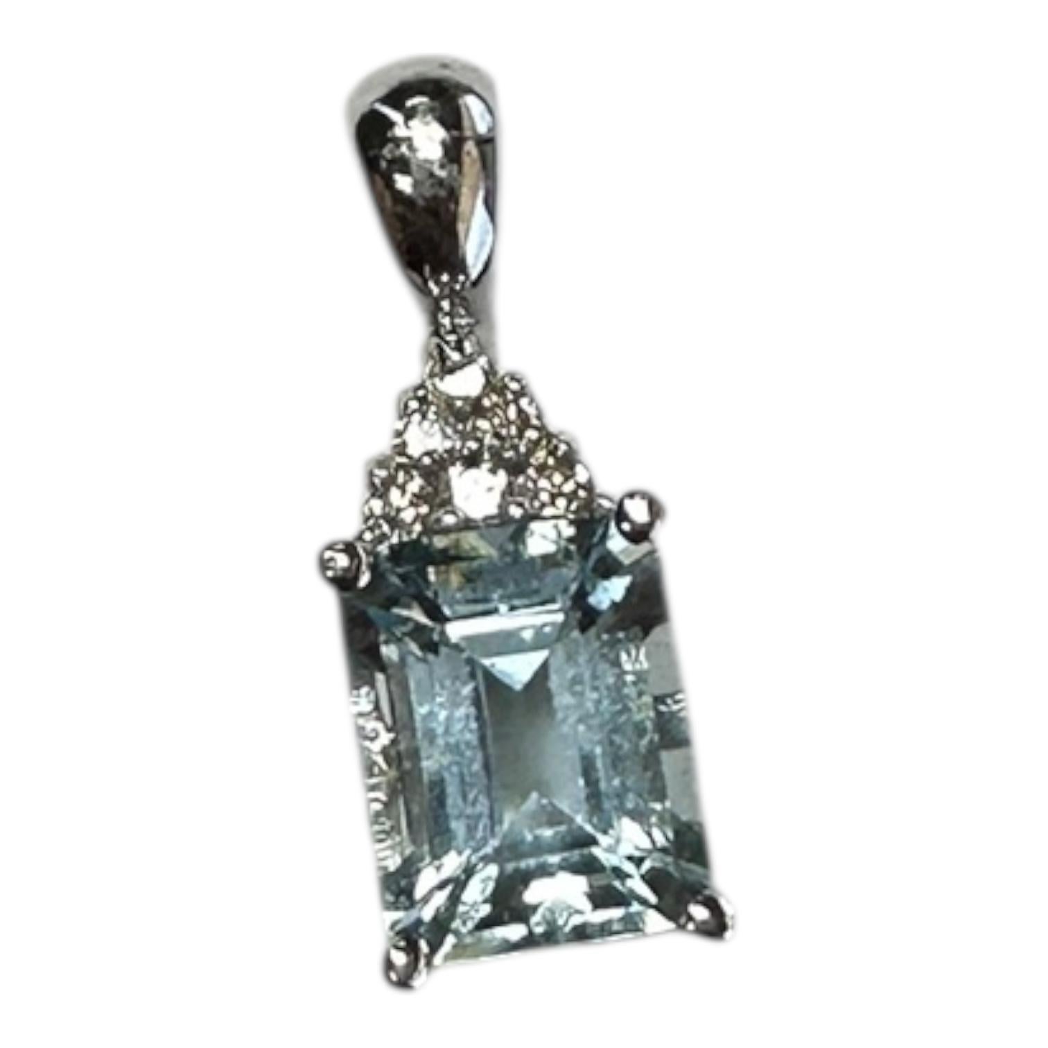 Pendentif en or blanc 14 carats, aigue-marine et diamant en vente 3