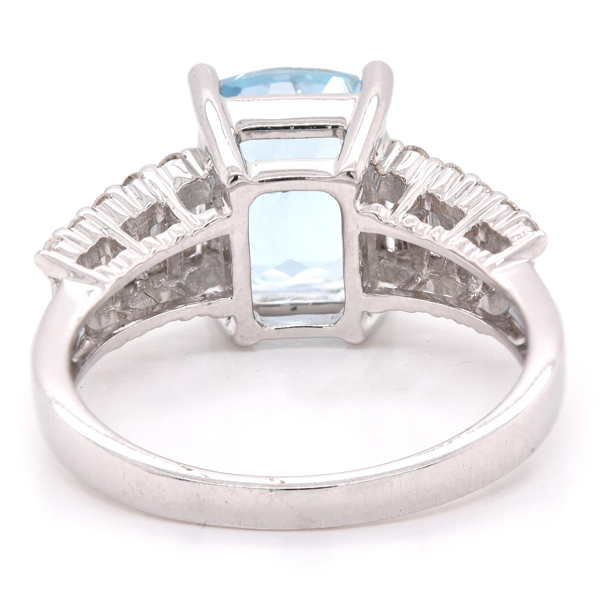14 Karat White Gold Aquamarine and Diamond Ring In Excellent Condition In Scottsdale, AZ