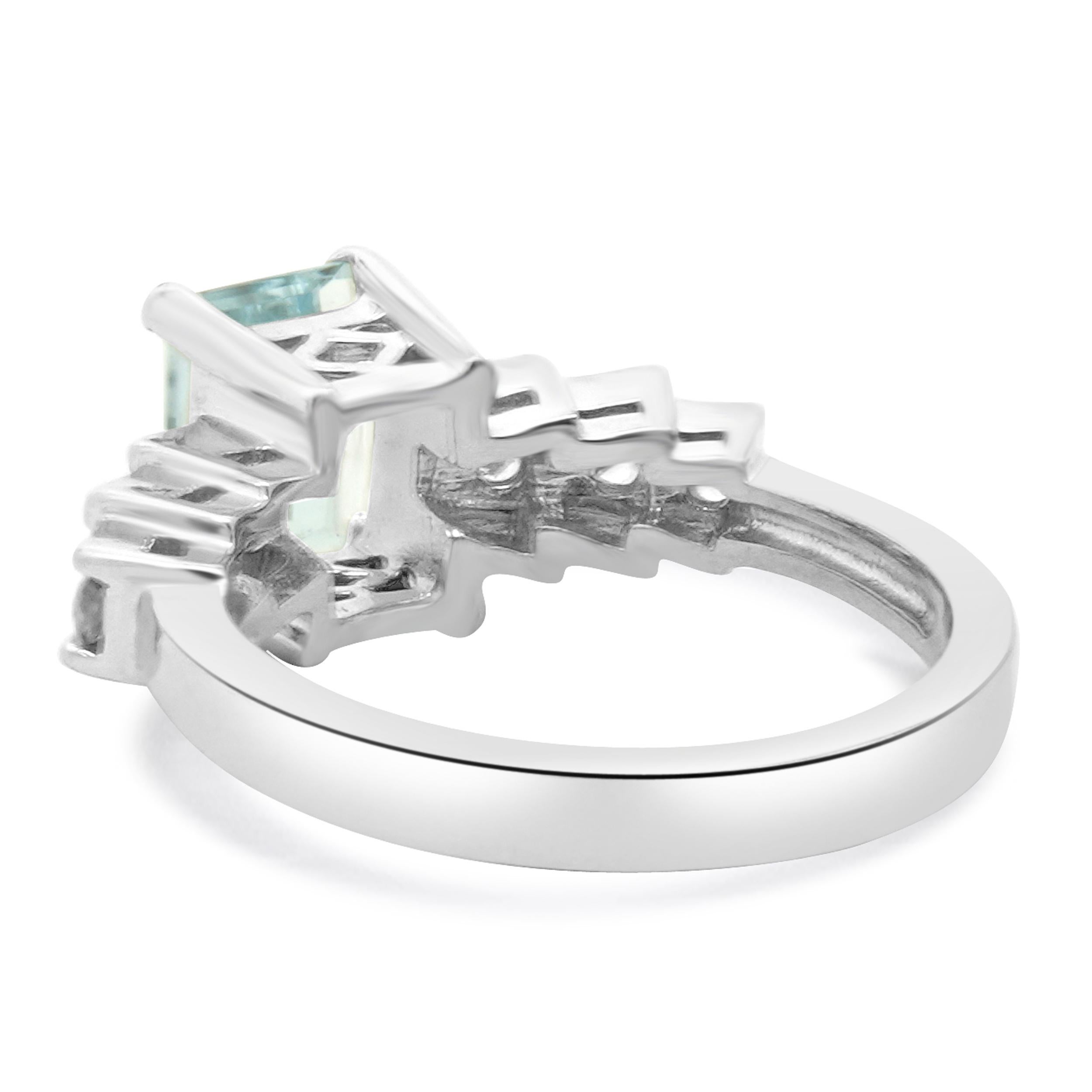 14 Karat Weißgold Aquamarin und Diamant Ring im Zustand „Hervorragend“ im Angebot in Scottsdale, AZ