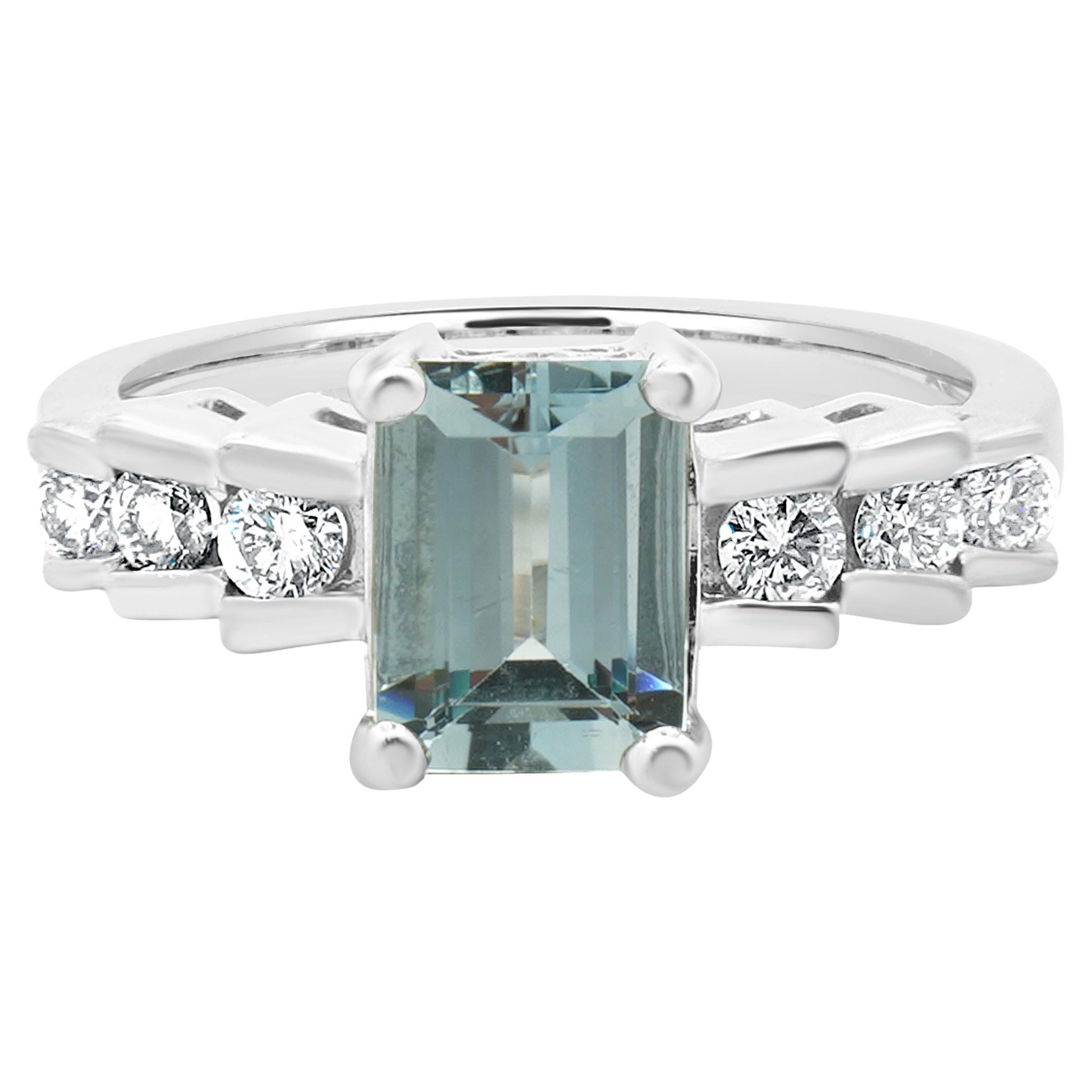 14 Karat Weißgold Aquamarin und Diamant Ring im Angebot