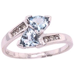 14 Karat White Gold Aquamarine Ring with Diamond Accents