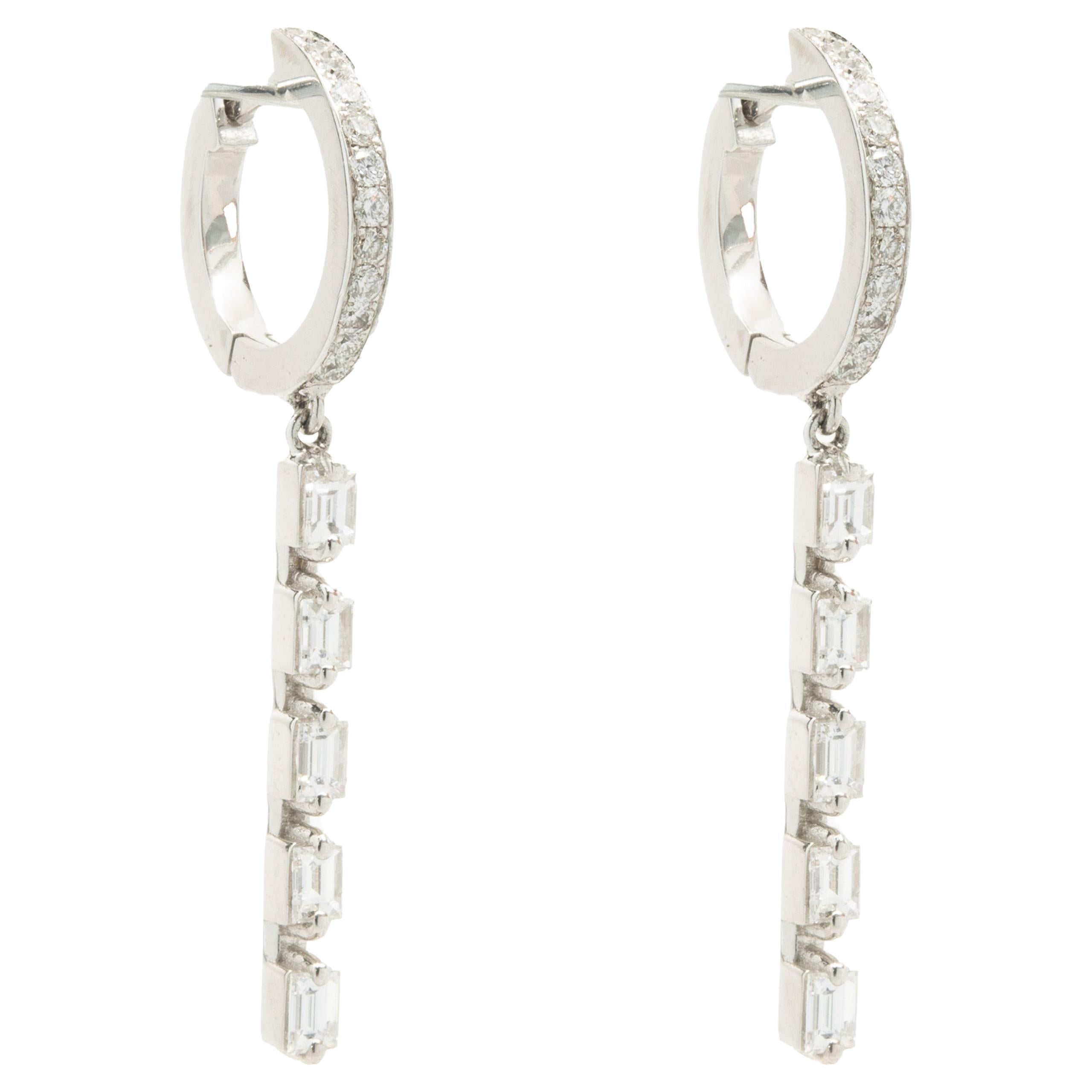 Boucles d'oreilles Sticks en or blanc 14 carats avec diamants baguettes et ronds taillés en brillant