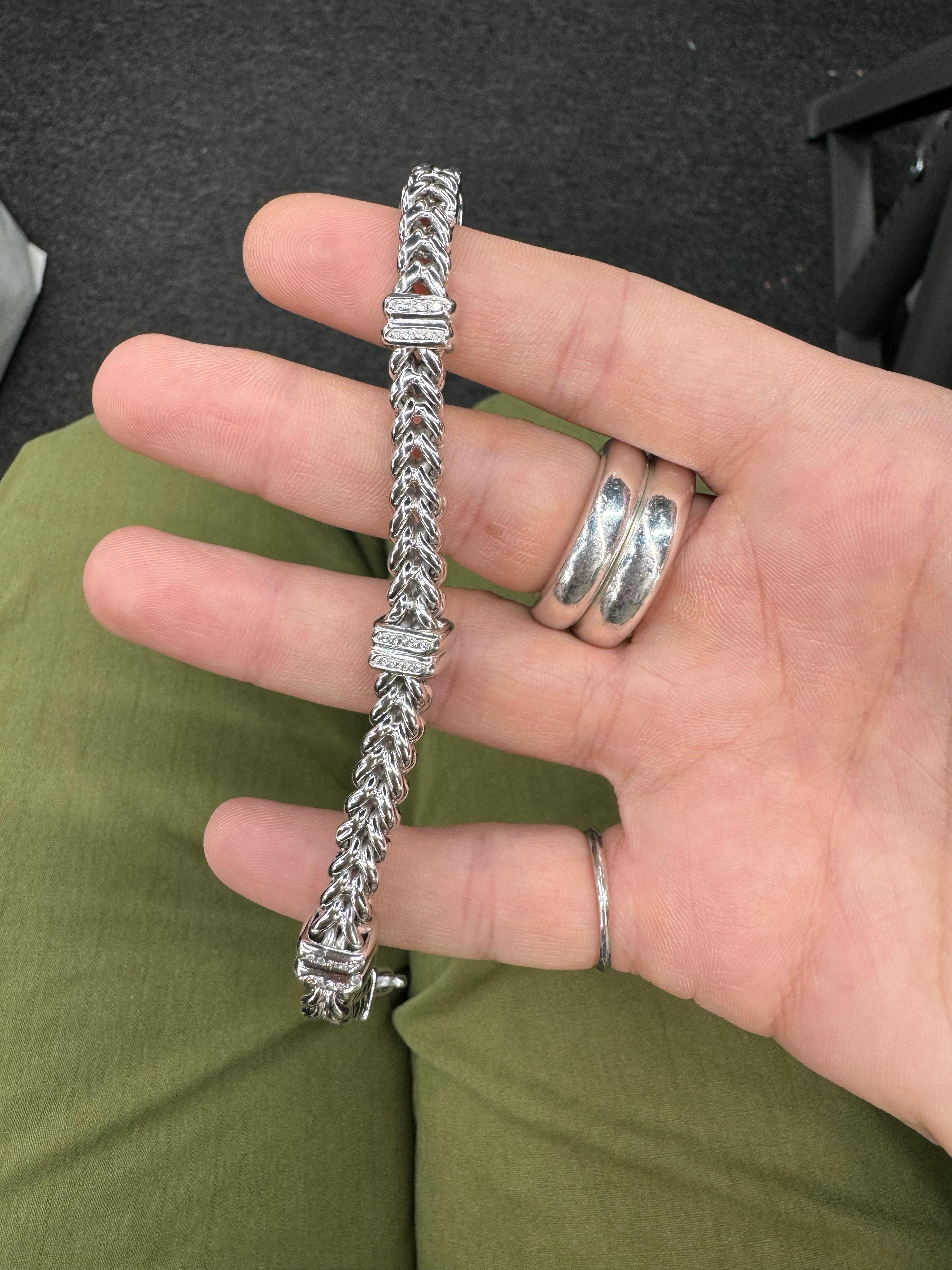 Bracelet à maillons en forme de V en or blanc 14 carats 27,1 grammes 0,35 carats 7,5 pouces en vente 2