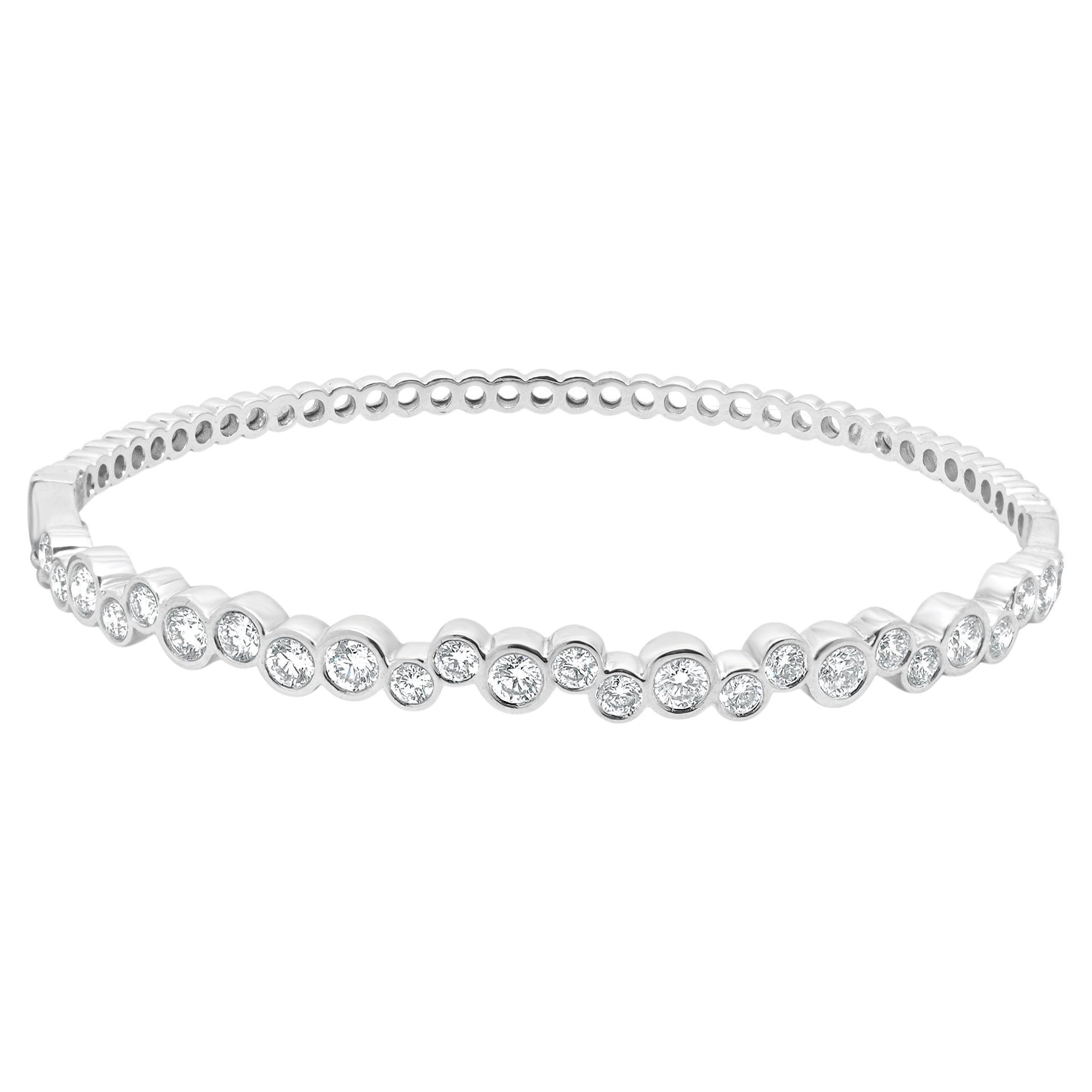 14 Karat Weißgold Bezel Set Diamond Bubble Armreif
