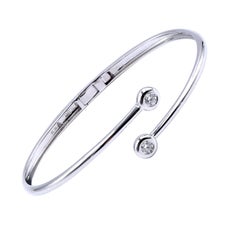 Bypass-Armband aus 18 Karat Weißgold mit Diamanten in Lünettenfassung