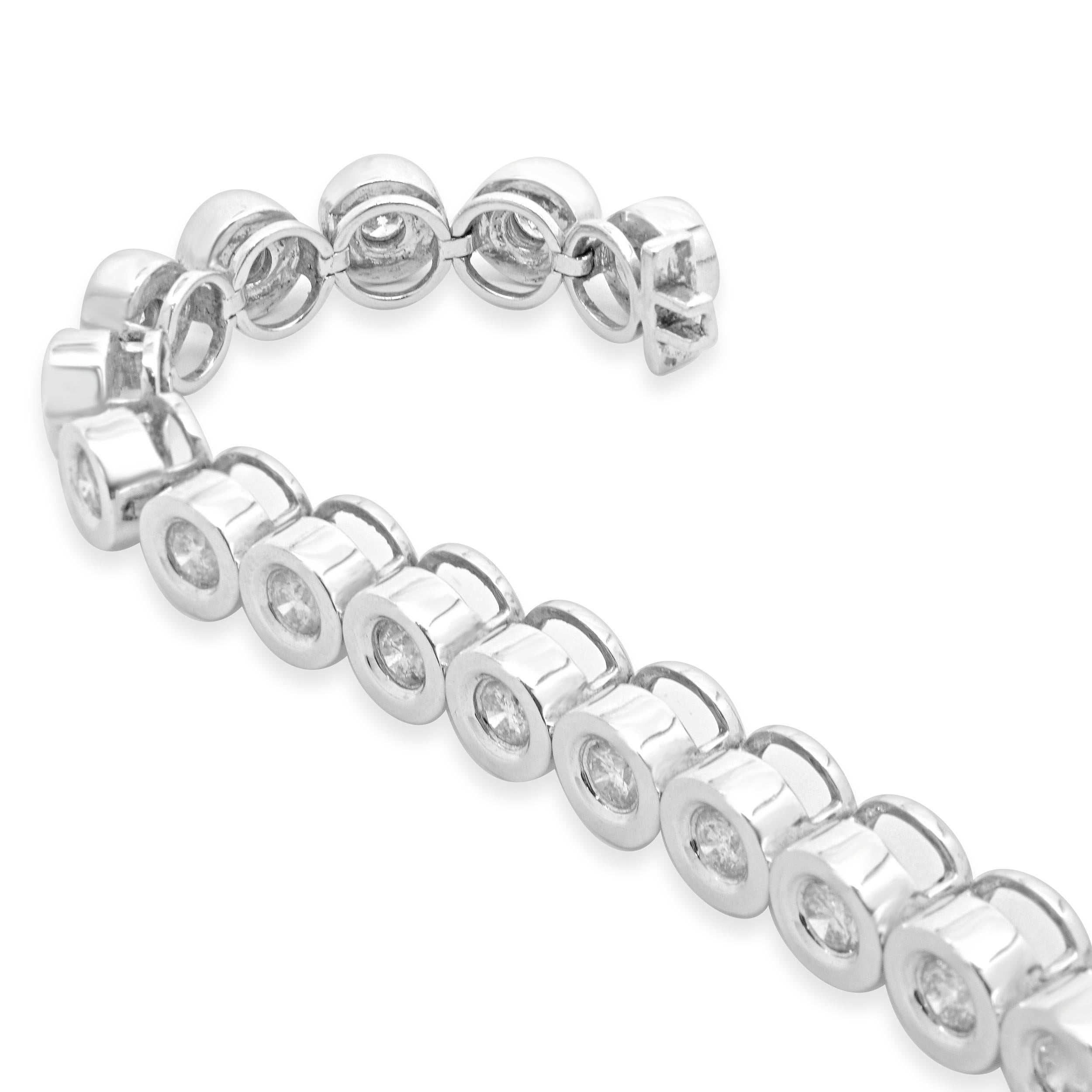 Collier tennis en or blanc 14 carats avec diamants sertis en serti clos Excellent état - En vente à Scottsdale, AZ
