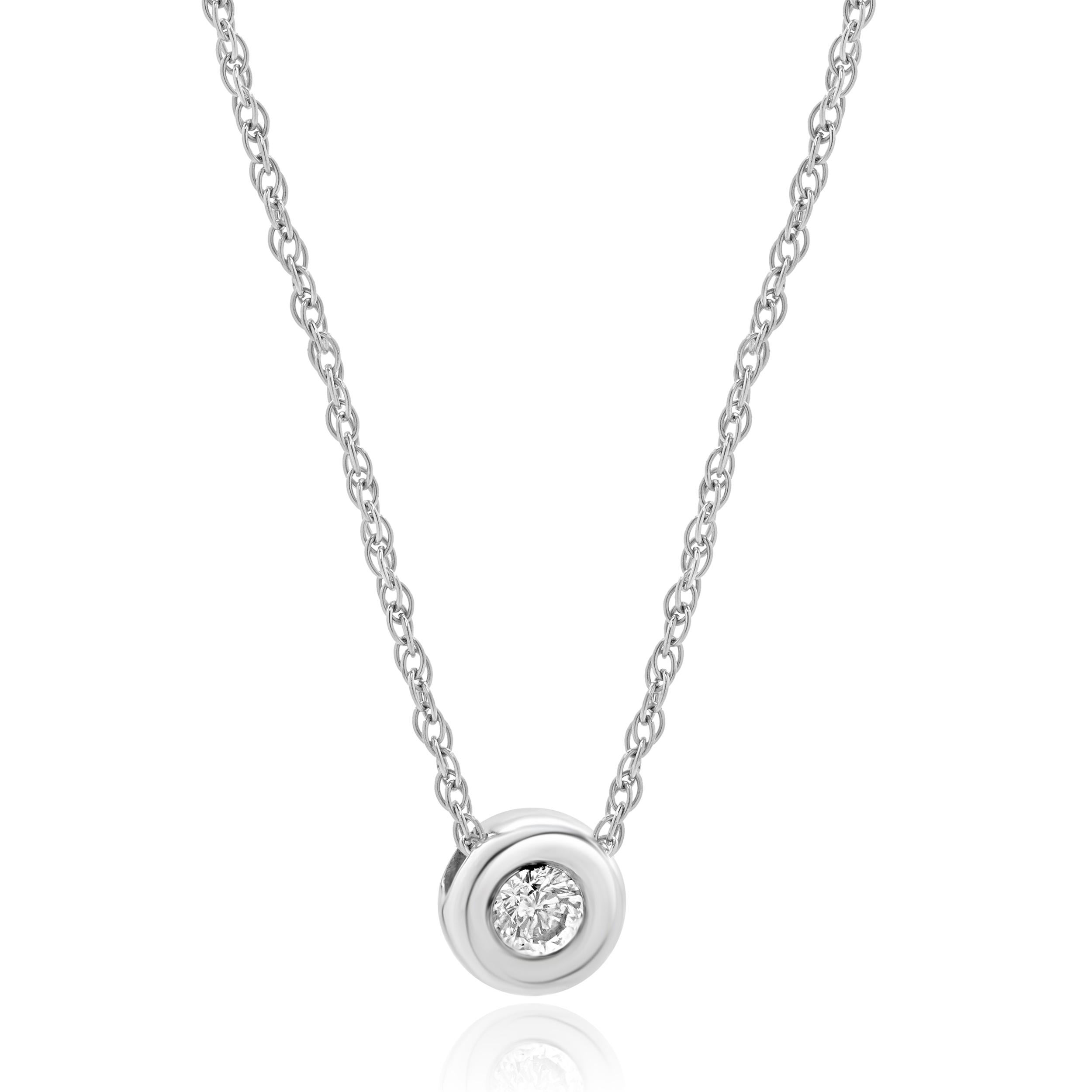 Concepteur : personnalisé
Matériau : Or blanc 14K
Diamant : 1 brillant rond = 0,30ct
Couleur : G
Clarté : SI2
Dimensions : le collier mesure 18 pouces de long. 
Poids : 3.42 grammes