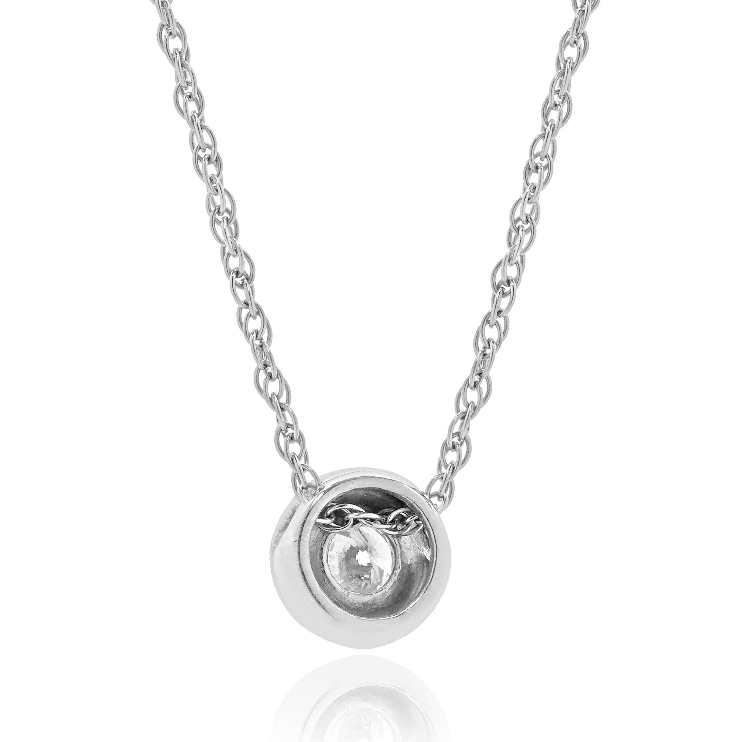 Taille ronde Collier en or blanc 14 carats serti d'un chaton en vente