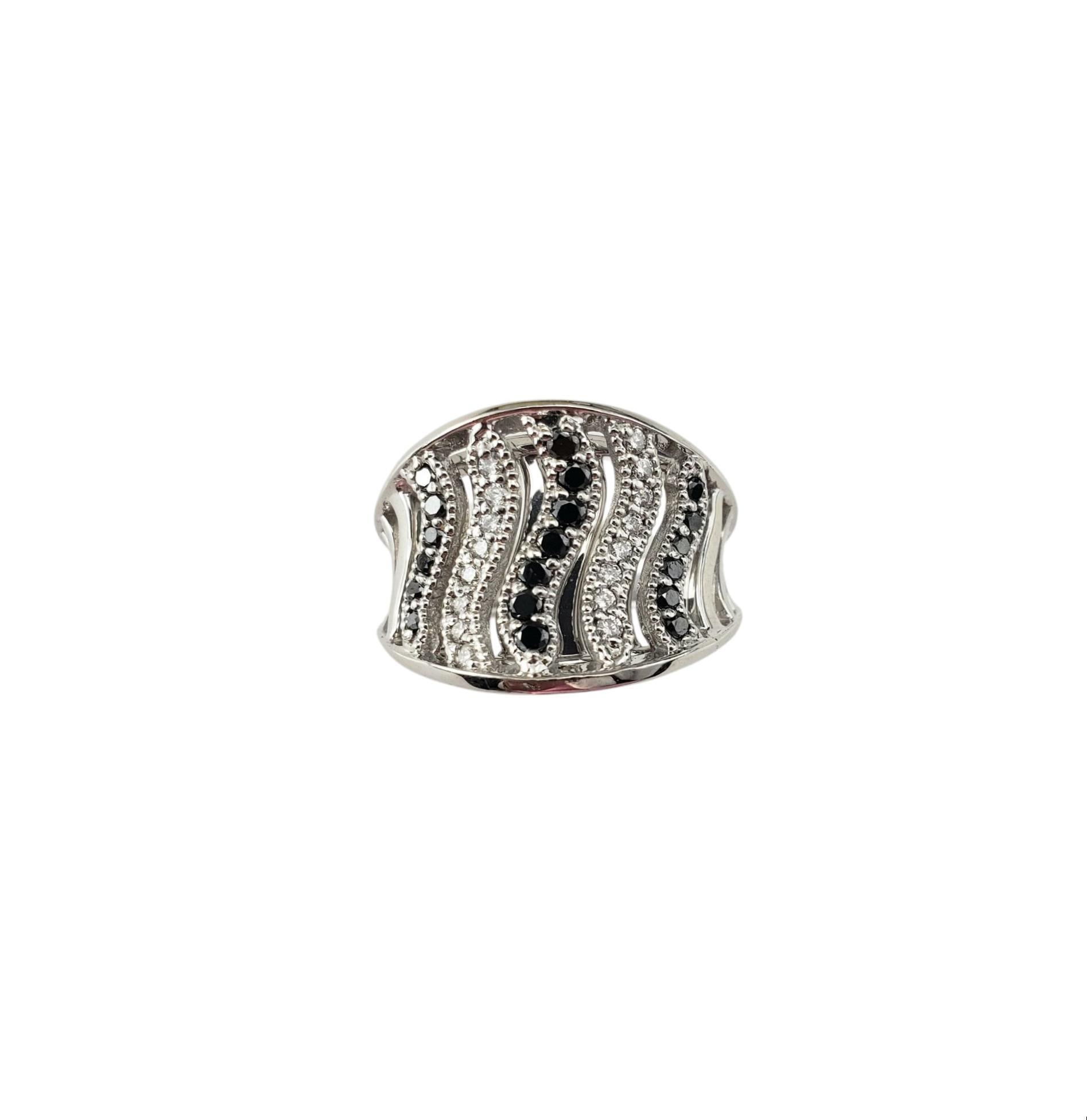 Anello a fascia in oro bianco 14 carati con diamanti bianchi e neri misura 8,25 #21454 in vendita