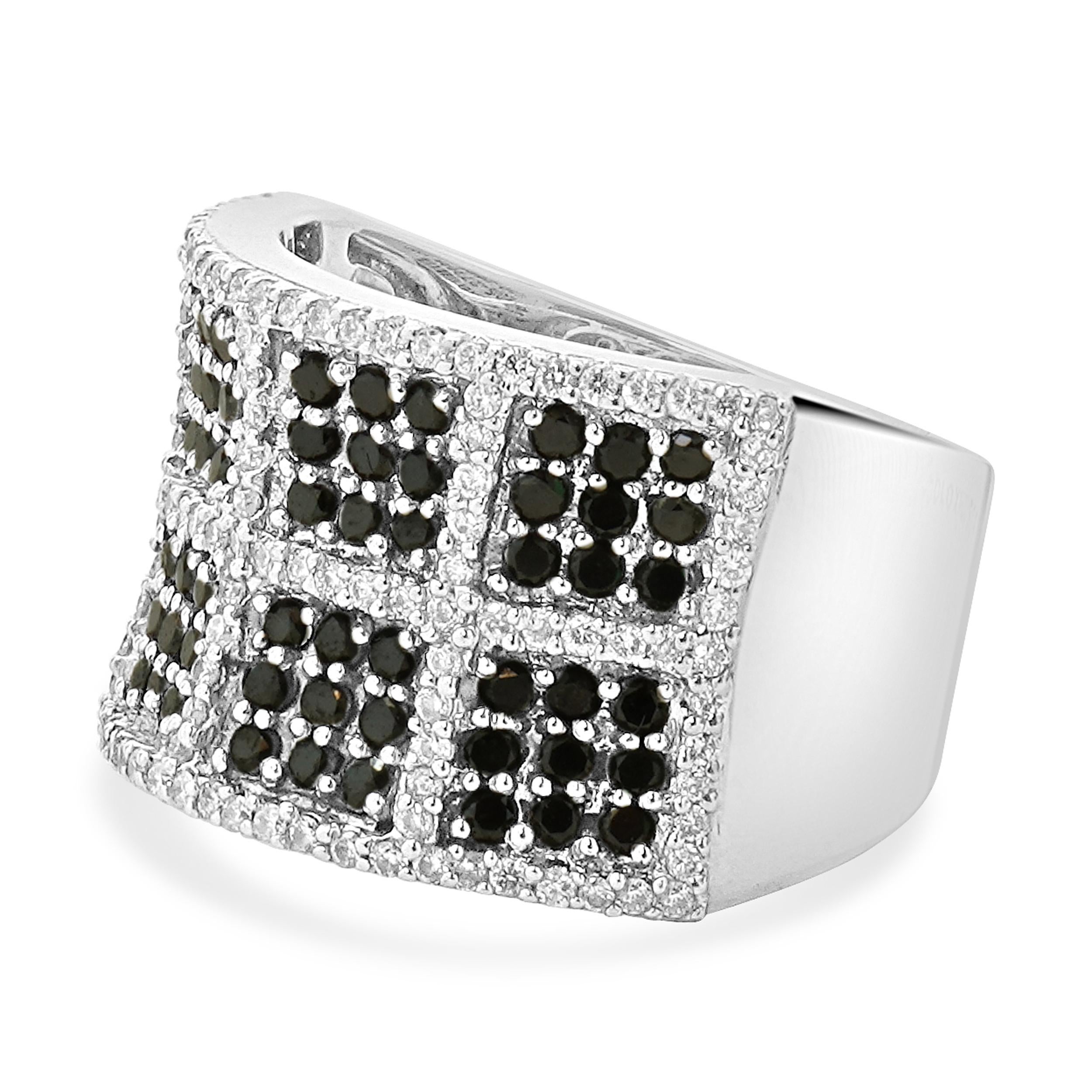 MATERIAL: 14K Weißgold
Diamant: 125 runder Brillantschliff = 0,68cttw
Farbe: H
Klarheit: SI1
Diamant: 72 runde Diamanten im Brillantschliff = 0,72cttw
Farbe: BLK
Ringgröße: 7 (bitte erlauben Sie bis zu 2 zusätzliche Arbeitstage für
